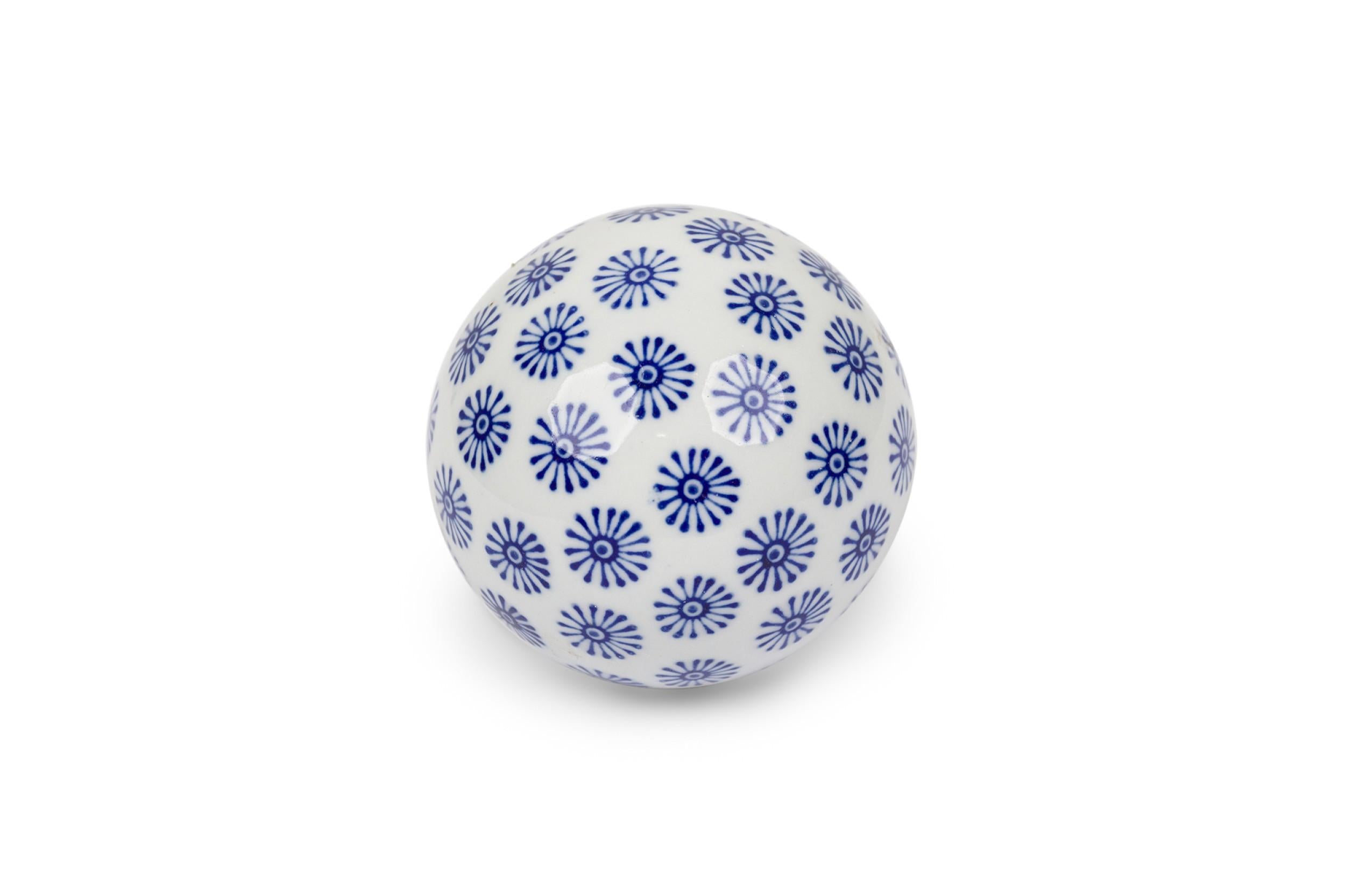 25 Vintage Chinese Style Blue and White Ceramic Decorative Balls For Sale 2
