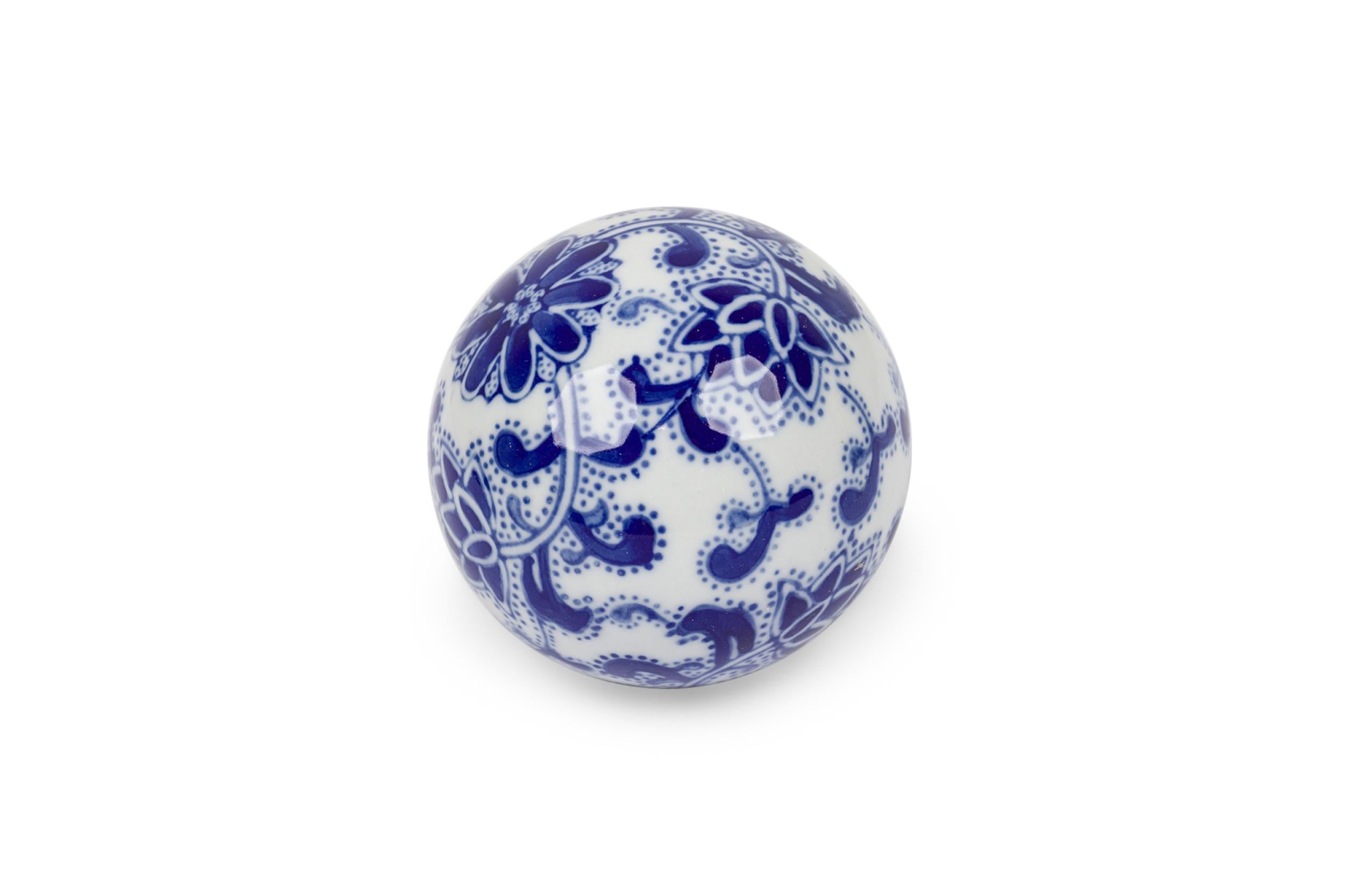 25 Vintage Chinese Style Blue and White Ceramic Decorative Balls For Sale 3