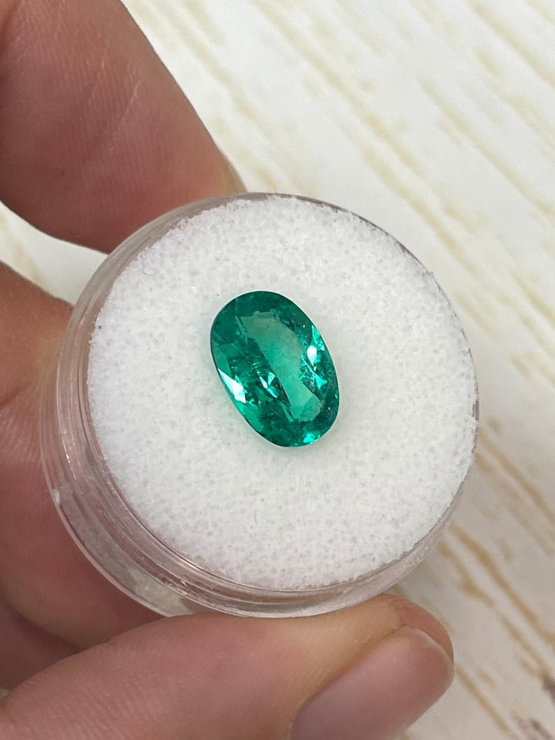 Taglio ovale 2,40 Carati 11x8 VVS Gemmy Green Oval Colombian Emerald Loose Gemstone in vendita