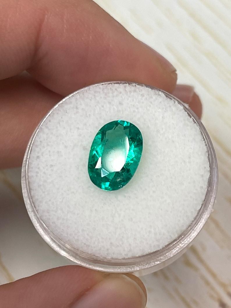2,40 Carati 11x8 VVS Gemmy Green Oval Colombian Emerald Loose Gemstone In condizioni Nuovo in vendita a Jupiter, FL