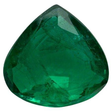 2,40 Karat 9,3 x 9,4 tiefgrüner, klobiger sambischer Smaragd in Birnenform - erdgeschliffener Edelstein im Angebot