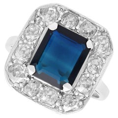 2,40-Karat-Basaltsaphir, 1,60-Karat-Diamant, Platin-Cluster-Ring, CIRCA 1920