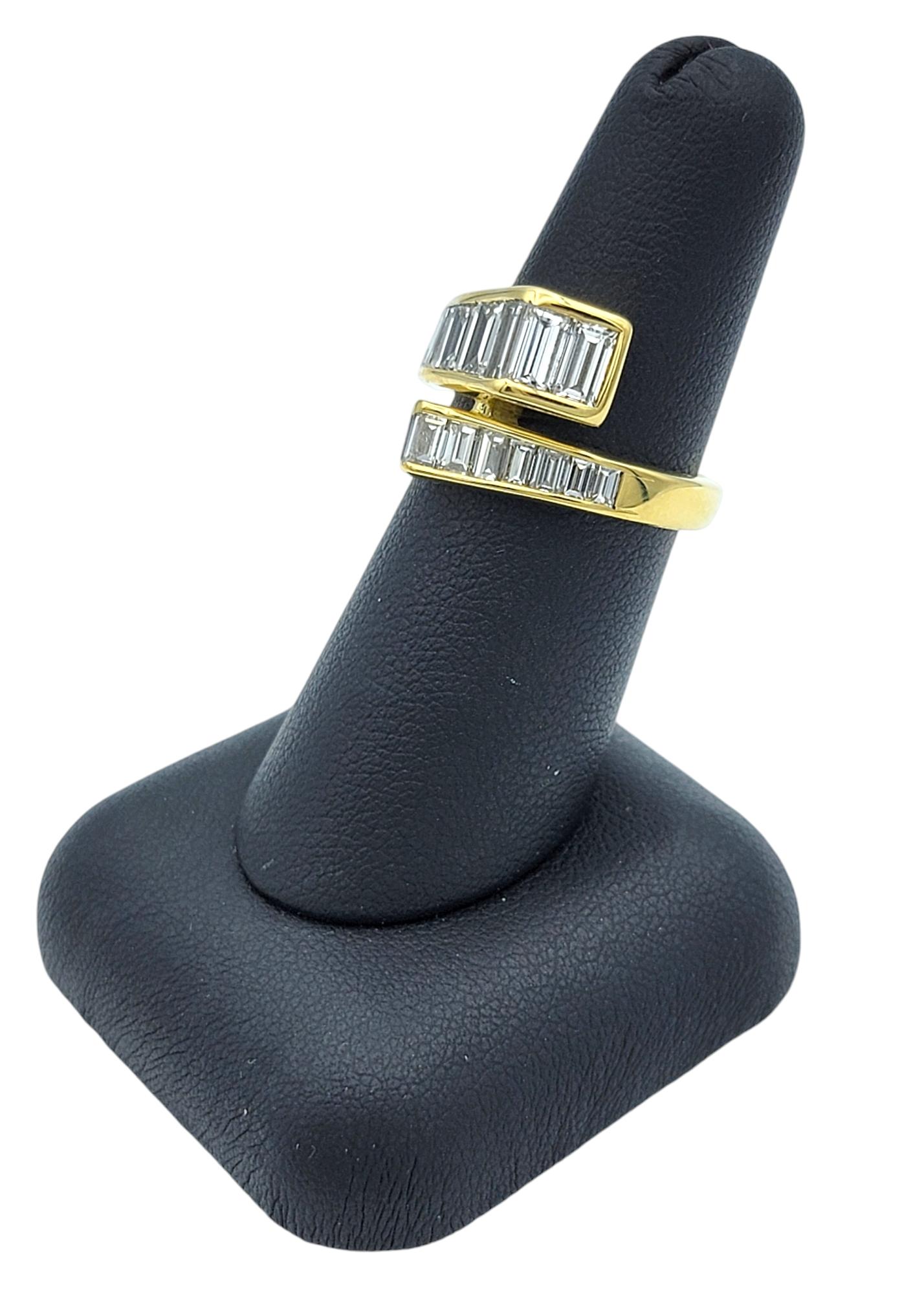 Bague bypass en or jaune 18 carats sertie de diamants baguettes de 2,40 carats en vente 8