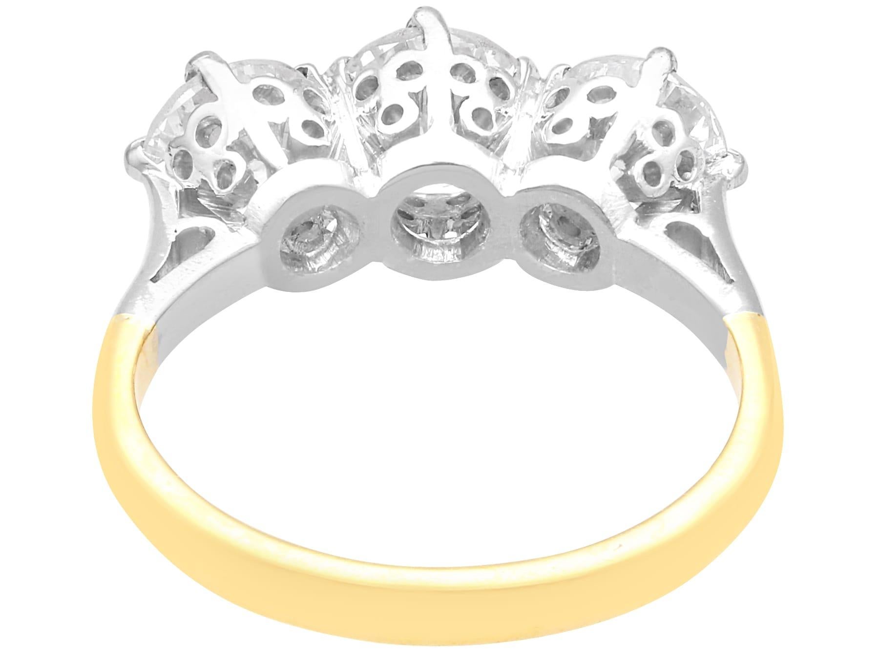 2.40 Carat Diamond 18k Yellow Gold Trilogy Ring - Vintage Circa 1950 In Excellent Condition In Jesmond, Newcastle Upon Tyne