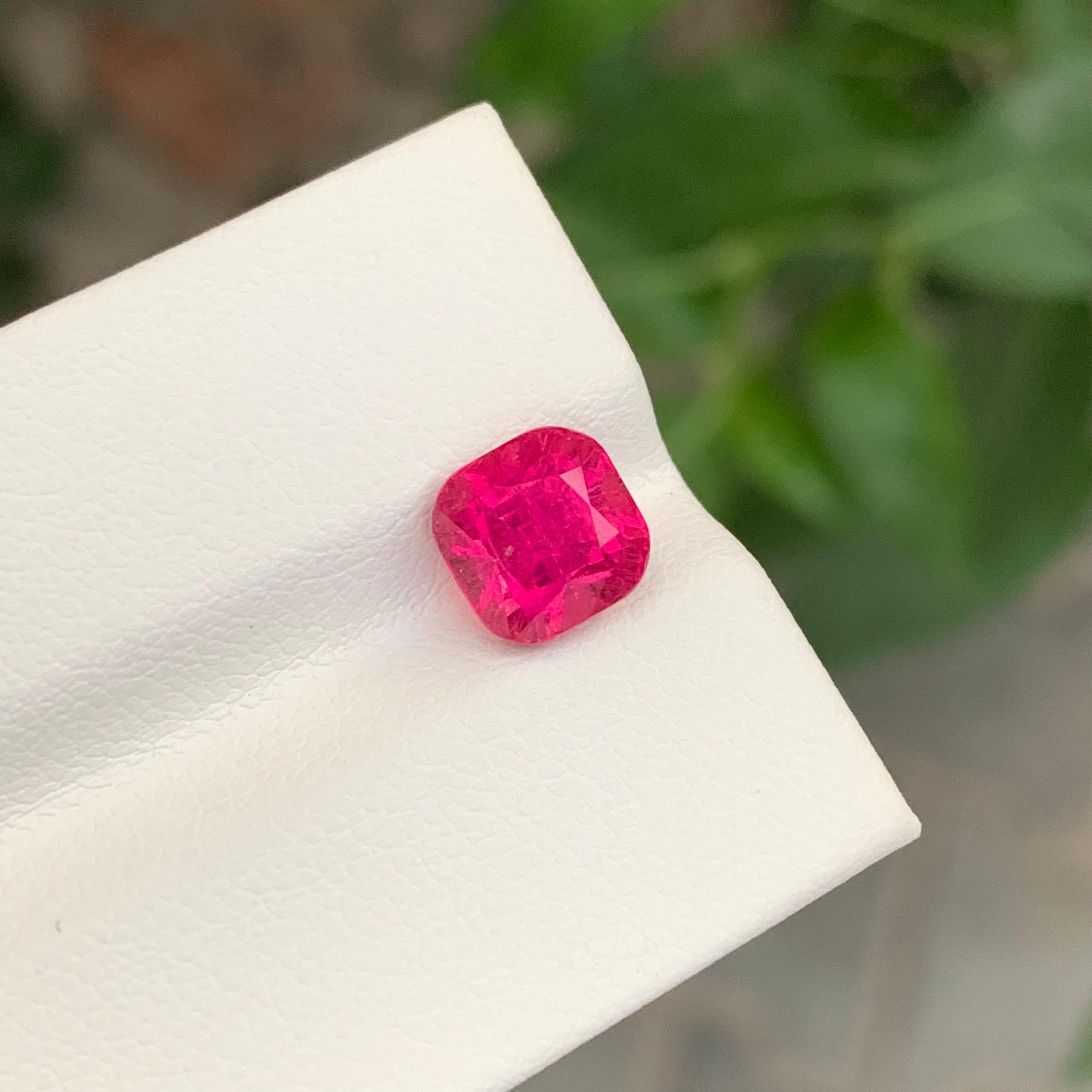 Elegante Turmalina Rubelita Suelta de 2,40 Quilates en venta 4