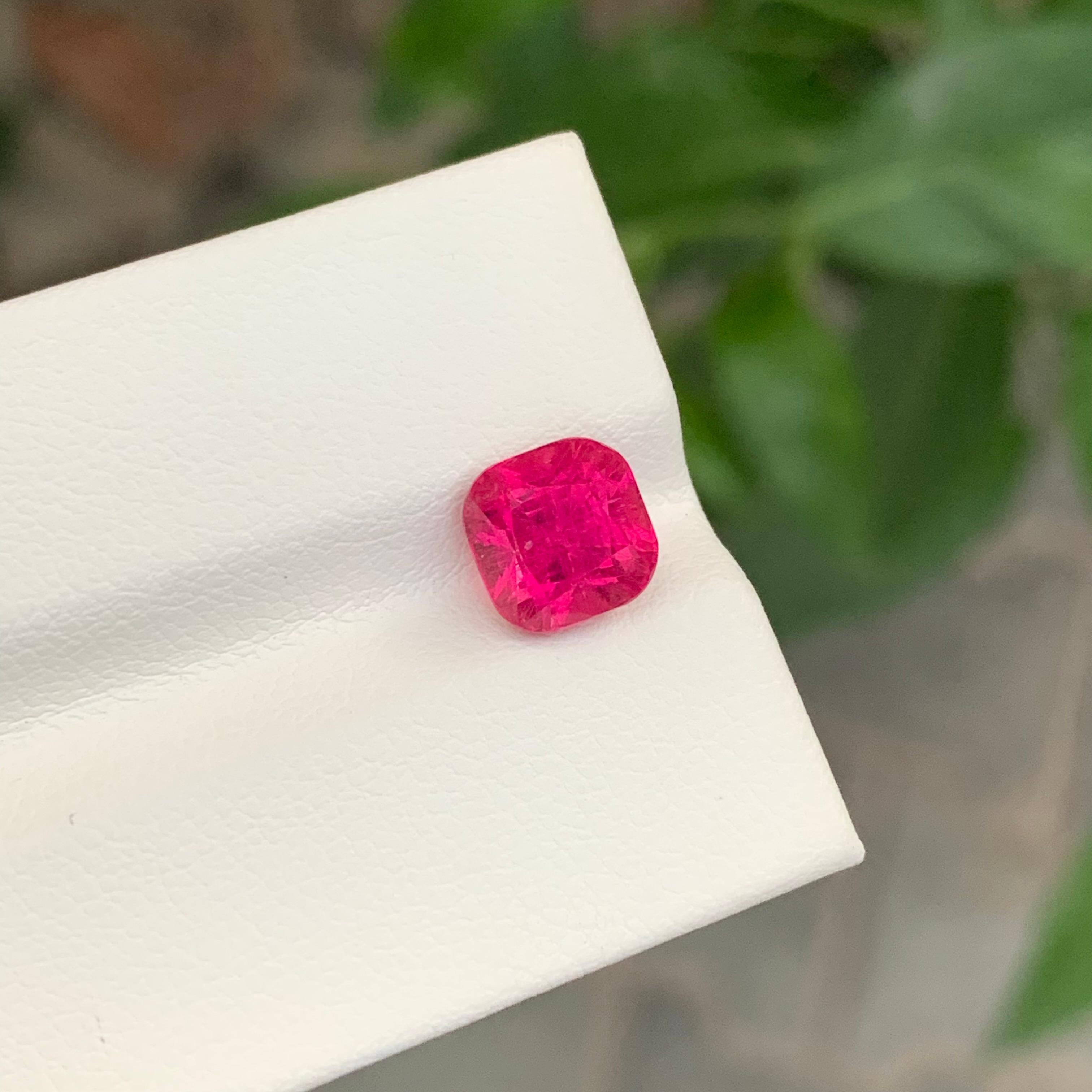 Elegante Turmalina Rubelita Suelta de 2,40 Quilates en venta 5