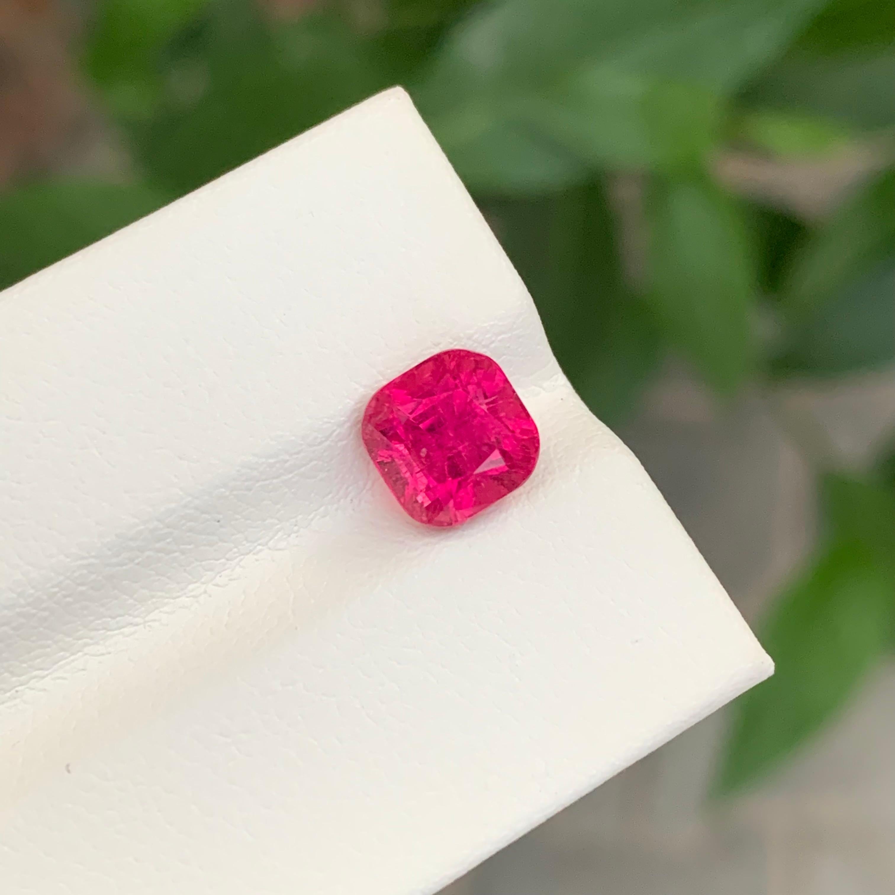 Elegante Turmalina Rubelita Suelta de 2,40 Quilates en Nuevo estado para la venta en Peshawar, PK