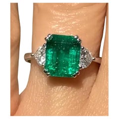 2.40 Carat Emerald and Heart Diamond 3 Stone Gold Statement Ring
