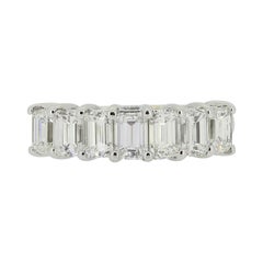 Anillo de siete piedras con diamantes talla esmeralda de 2,40 quilates