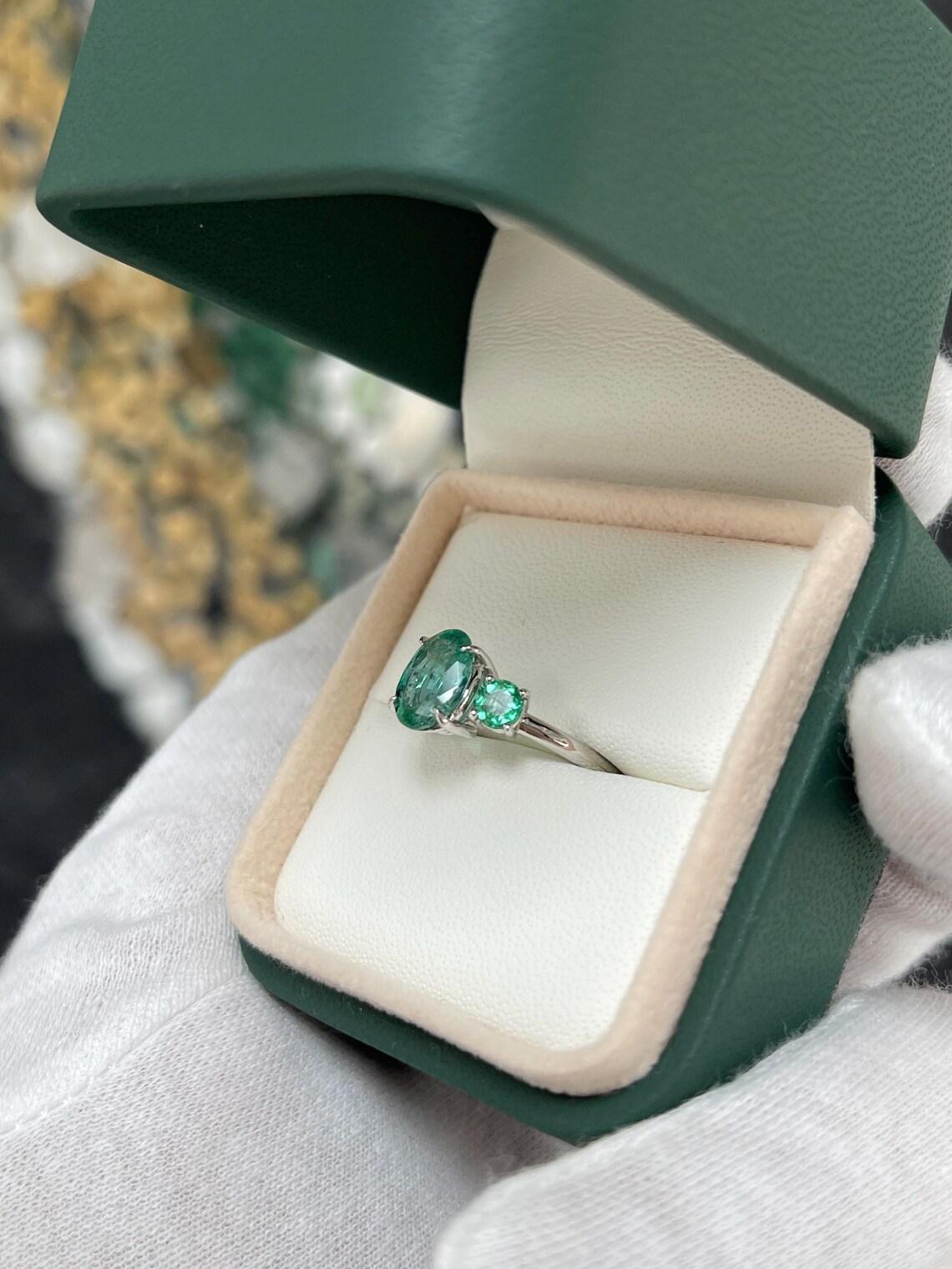2.40 Carat Features Emerald With Oval And Round Cuts Toi Et Moi Ring In New Condition For Sale In Jupiter, FL