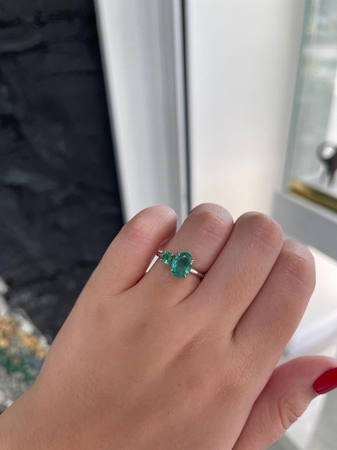 2.40 Carat Features Emerald With Oval And Round Cuts Toi Et Moi Ring For Sale 1