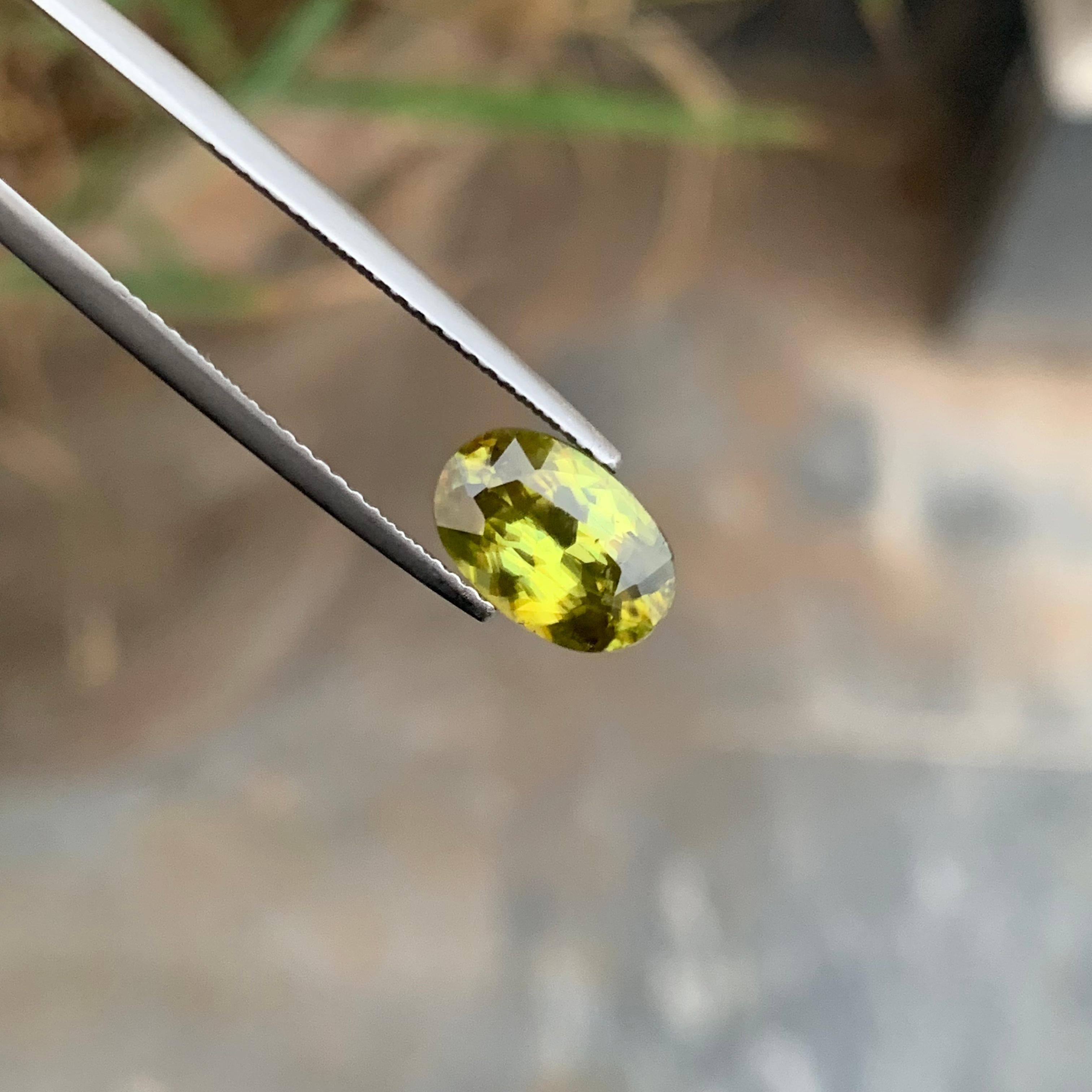 2.40 Carat Gorgeous Fire Loose Sphene Gemstone From Pakistan Mine Oval Shape In New Condition For Sale In Peshawar, PK
