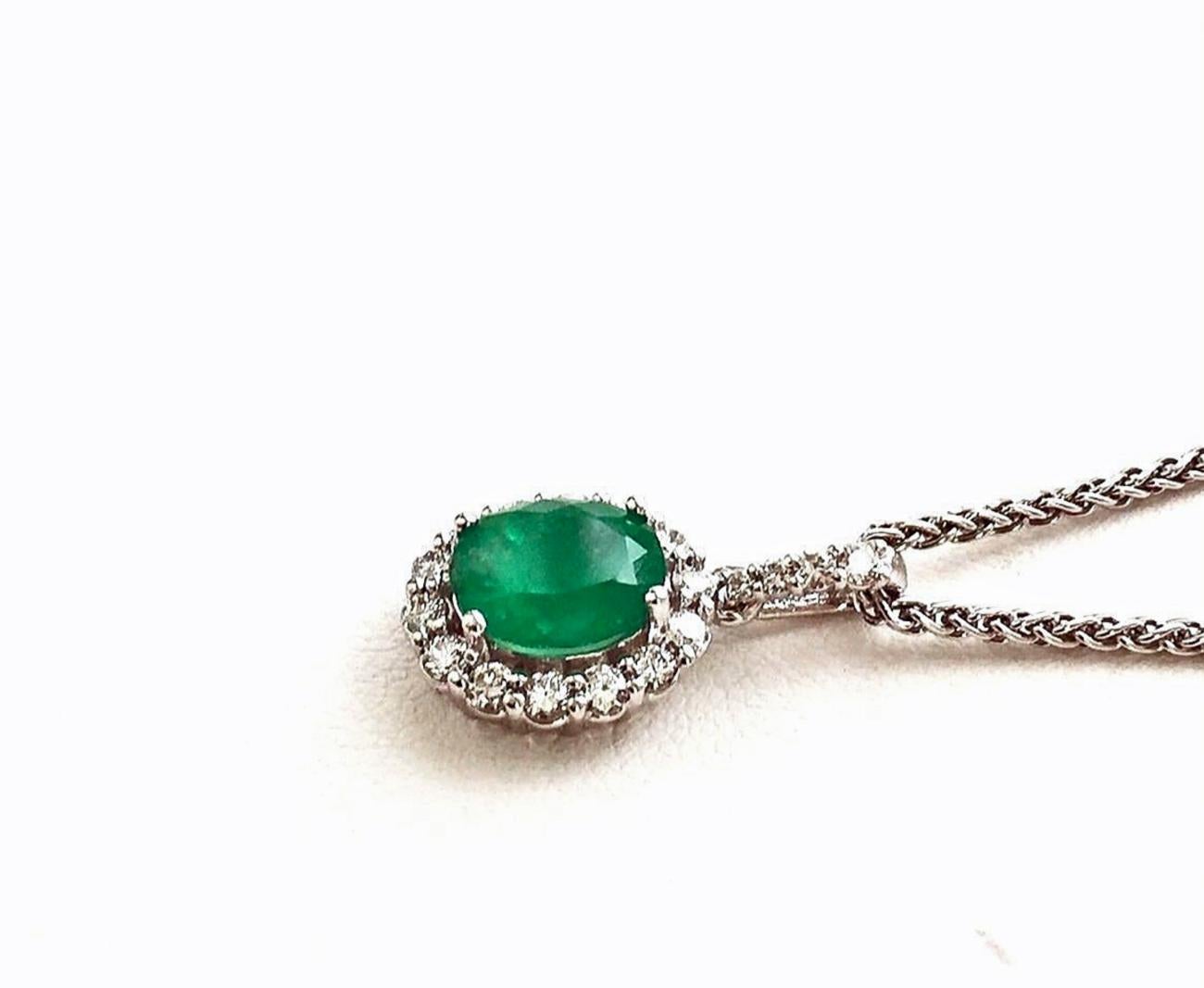 Oval Cut 2.40 Carat Natural Colombian Emerald Diamond Pendant Necklace 14 Karat