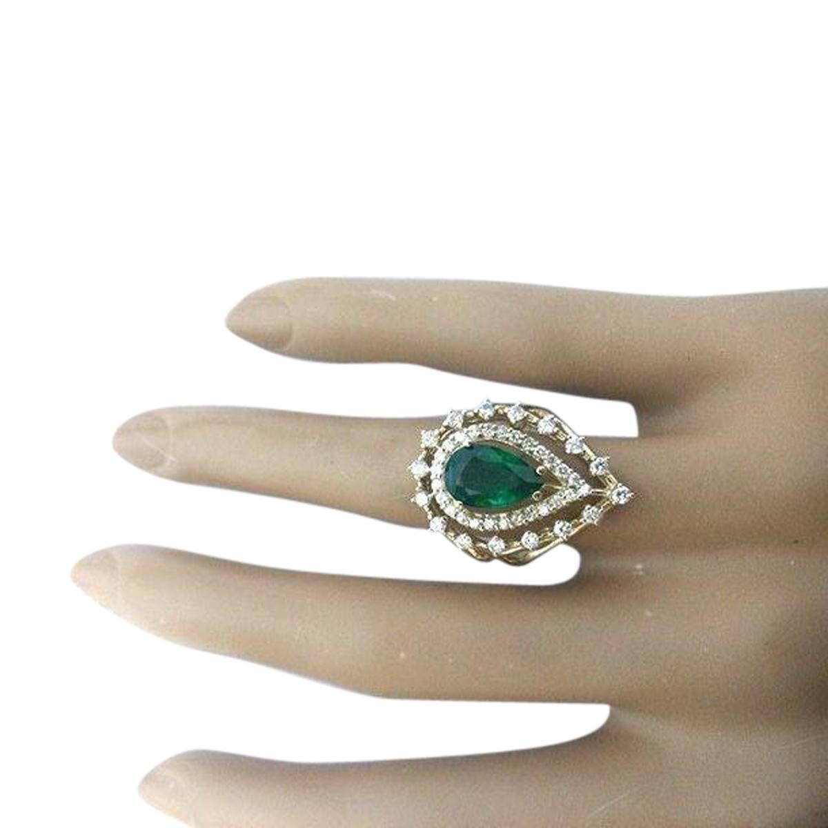 Women's Natural Emerald 14 Karat Yellow Gold Diamond Ring For Sale