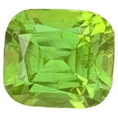 2,40 quilates de peridoto natural suelto color verde manzana en forma de cojín
