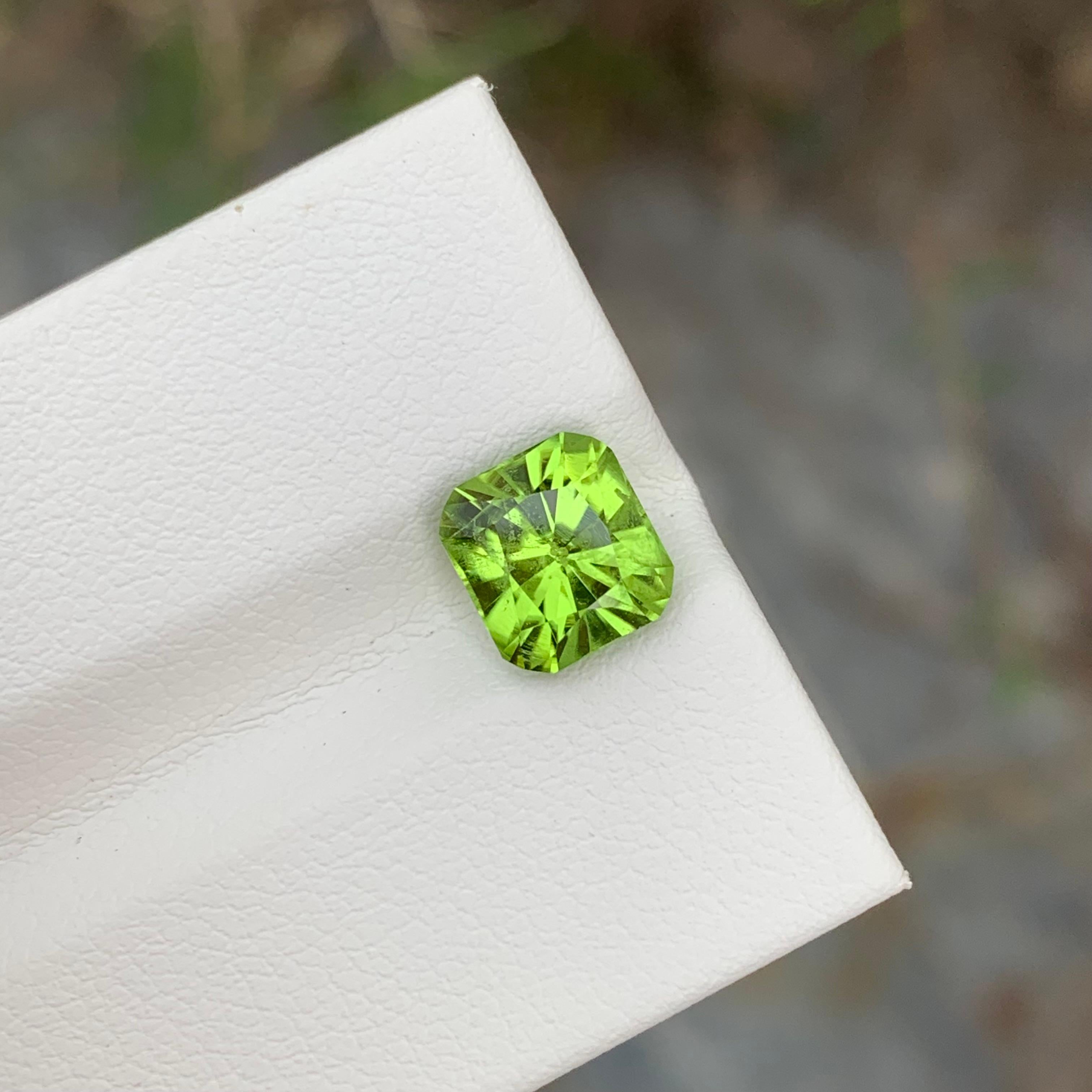 2.40 Carat Natural Apple Green Loose Peridot Cushion Shape Gem For Jewellery  For Sale 5