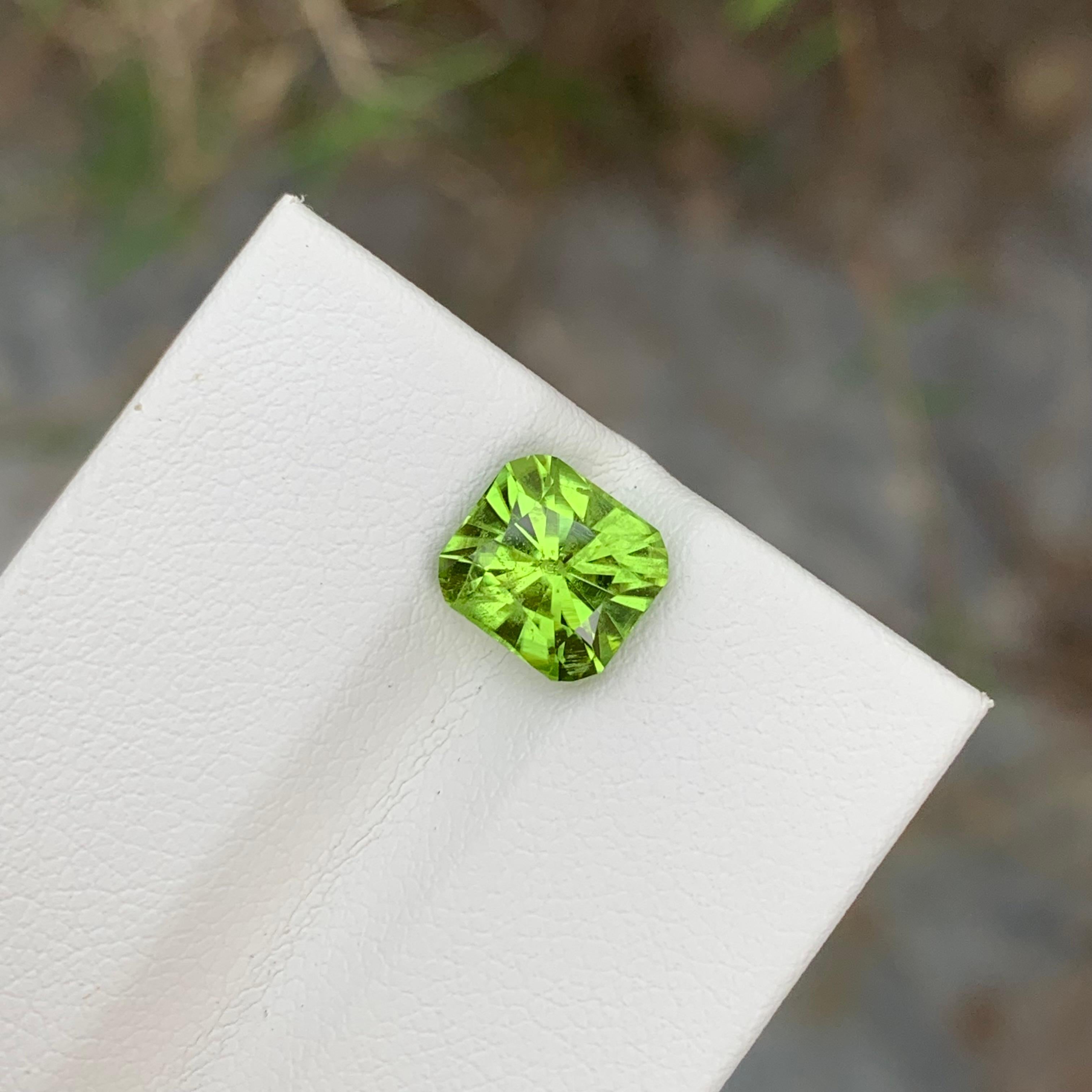 2.40 Carat Natural Apple Green Loose Peridot Cushion Shape Gem For Jewellery For Sale 1