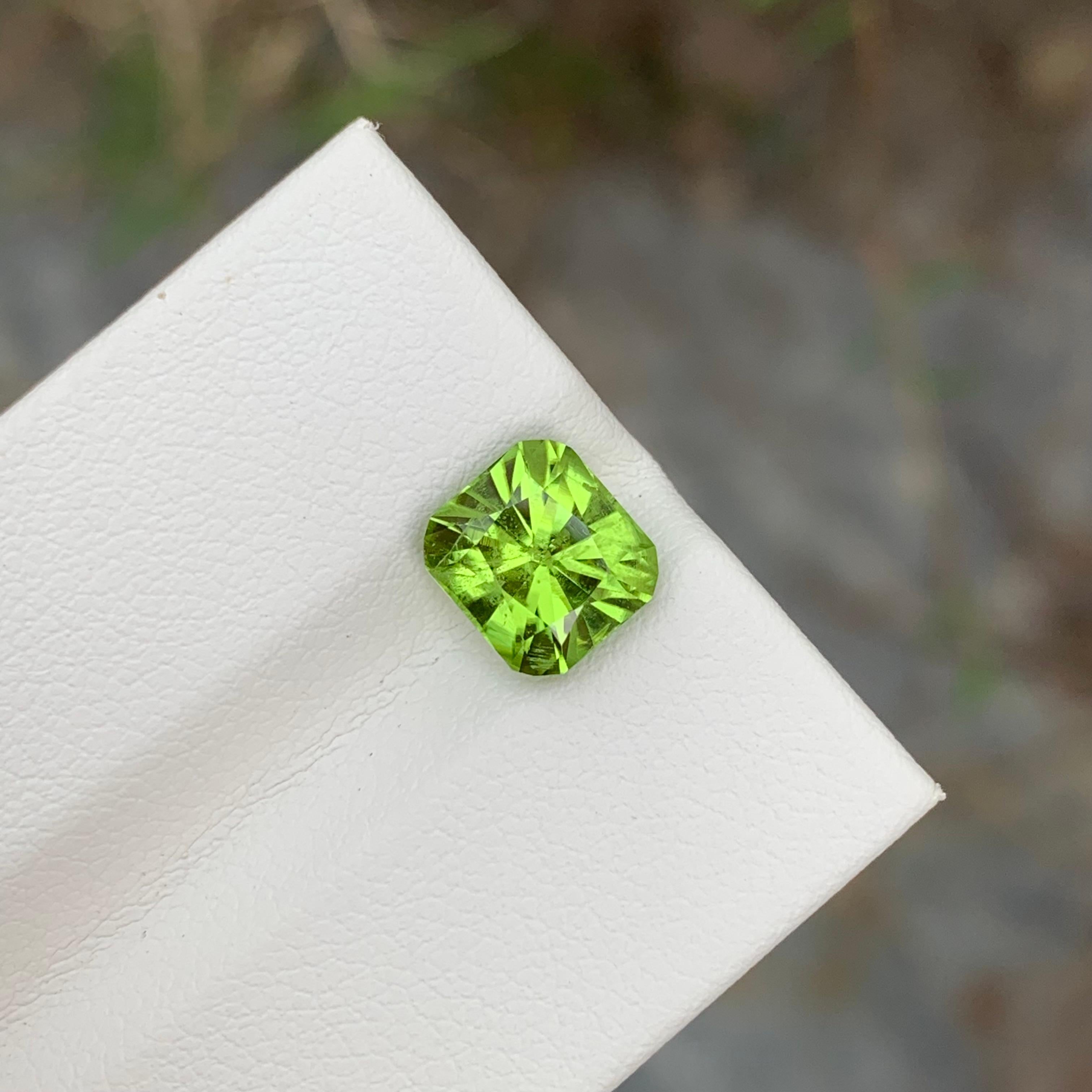 2.40 Carat Natural Apple Green Loose Peridot Cushion Shape Gem For Jewellery For Sale 3