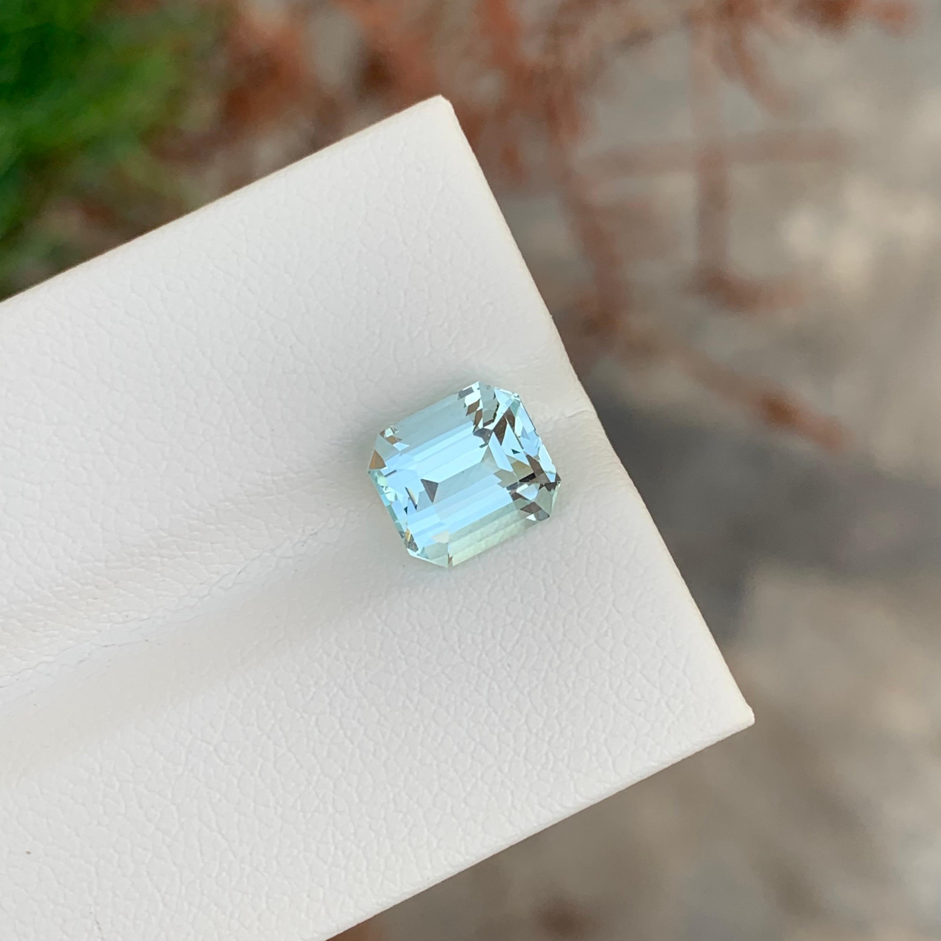 2.40 Karat natürlicher loser Aquamarin Smaragd Form Edelstein für Damen oder Herren im Angebot