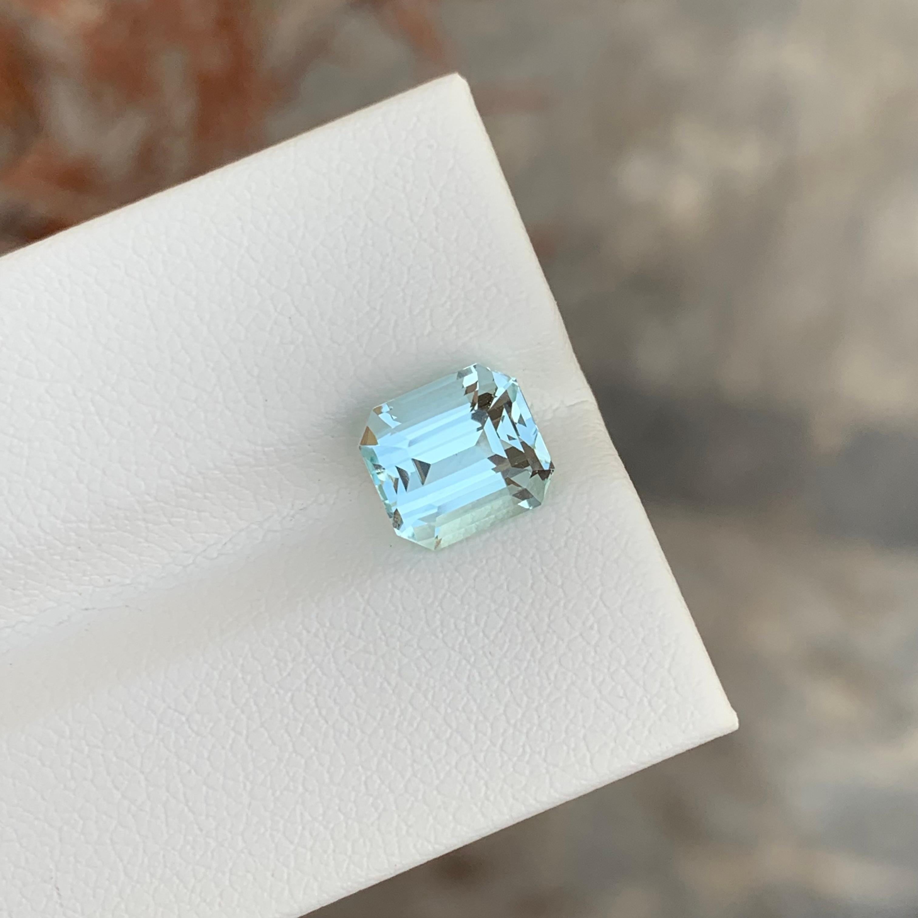 2.40 Karat natürlicher loser Aquamarin Smaragd Form Edelstein im Angebot 1