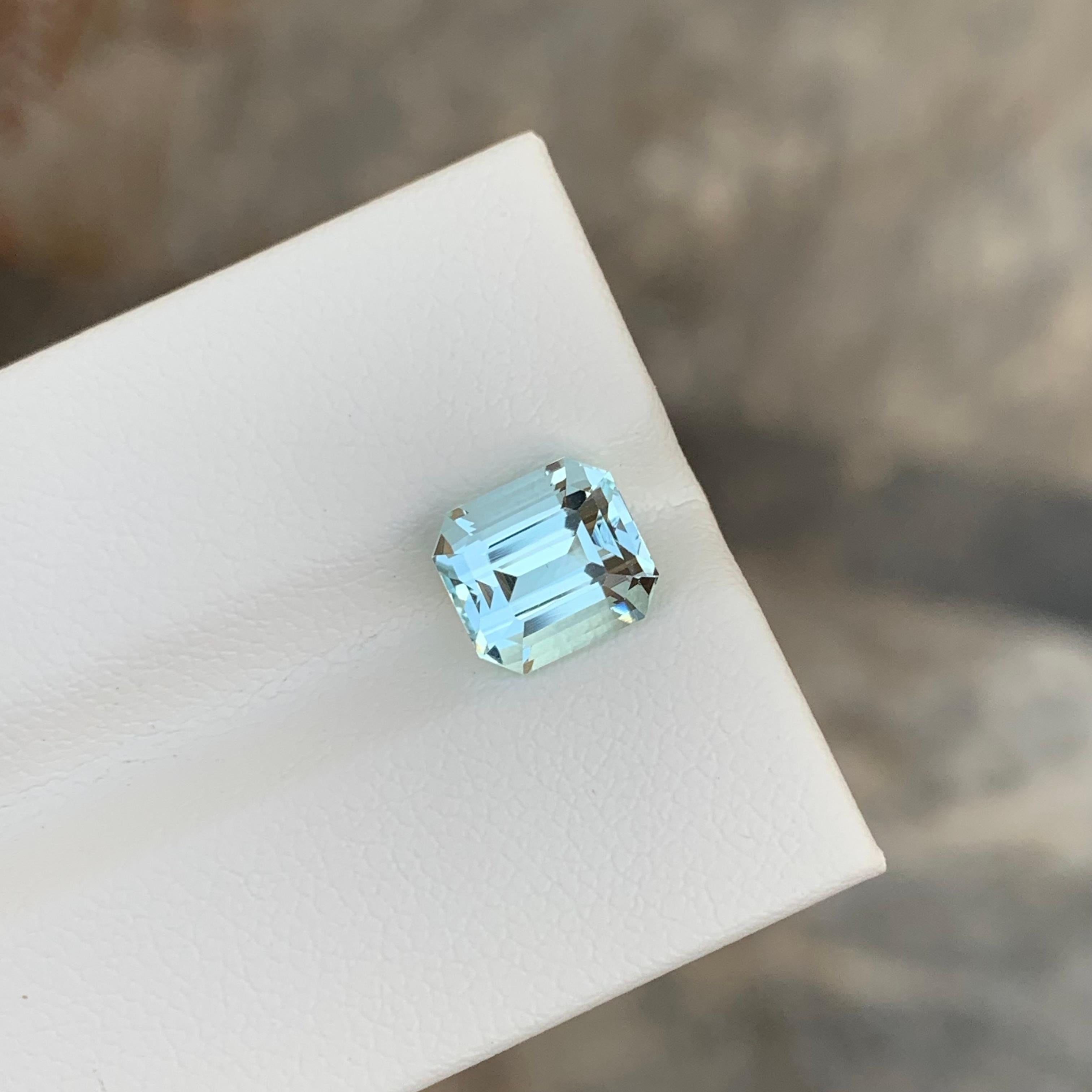 2.40 Karat natürlicher loser Aquamarin Smaragd Form Edelstein im Angebot 2