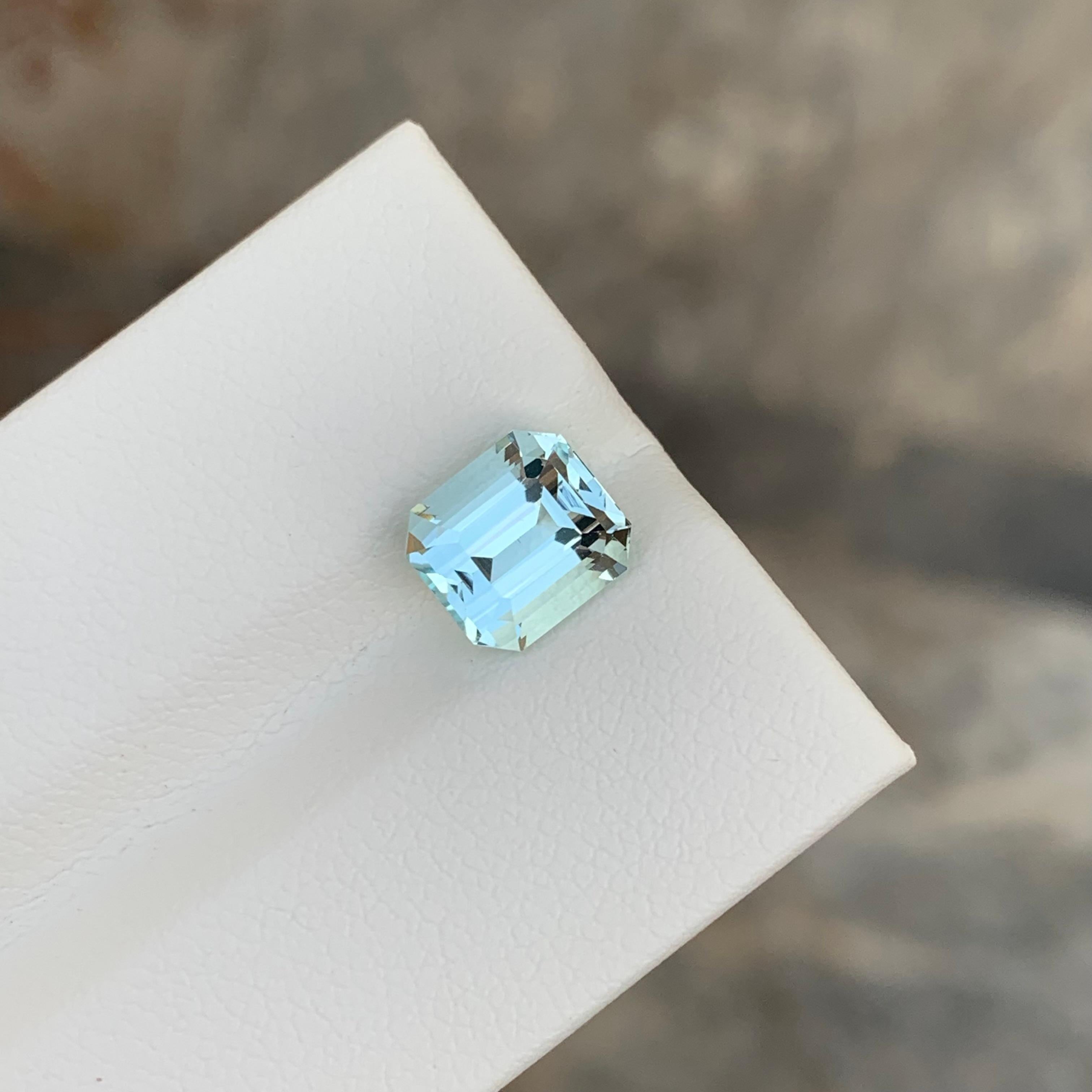 2.40 Karat natürlicher loser Aquamarin Smaragd Form Edelstein im Angebot 3