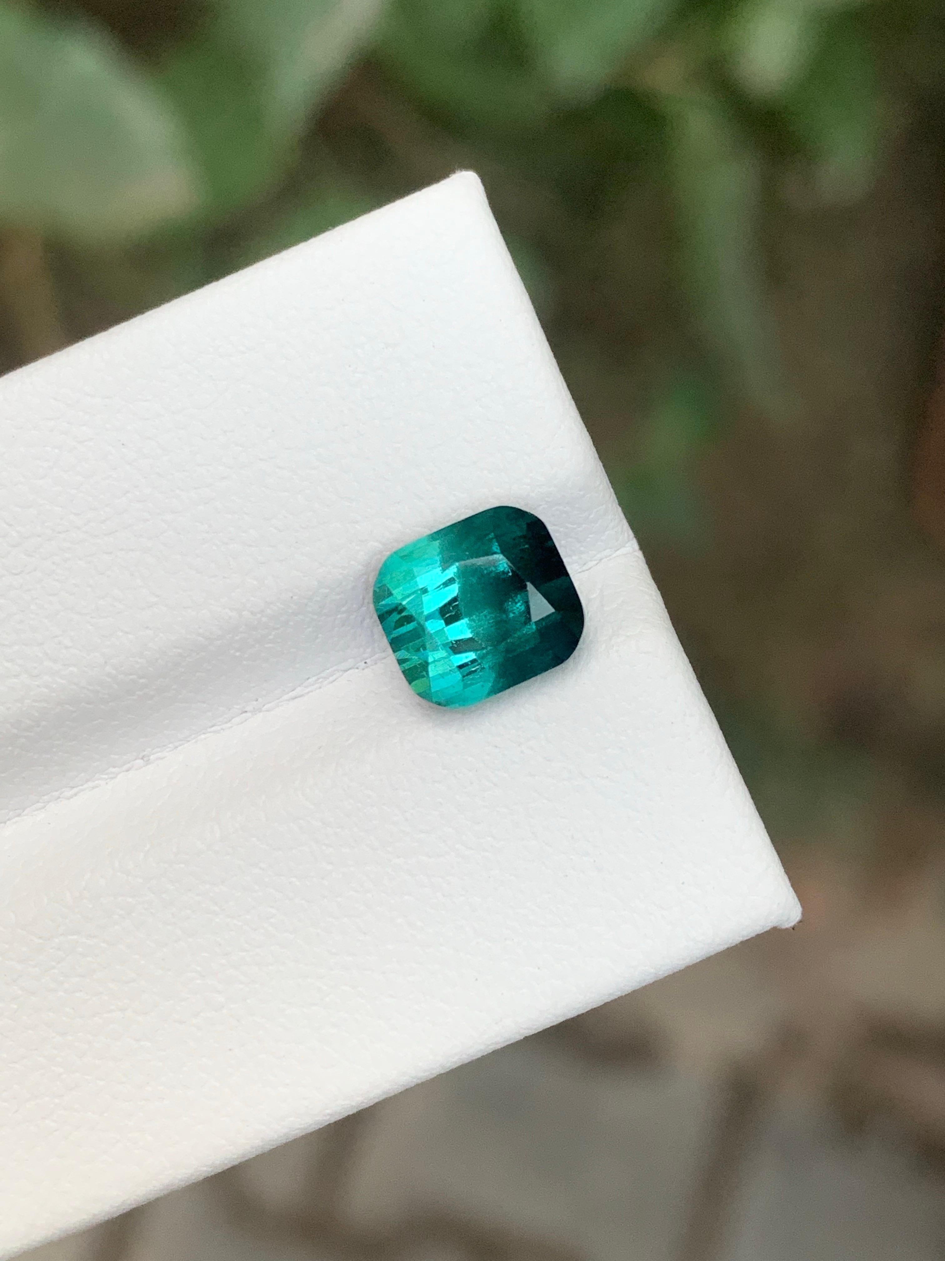 Facettierter zweifarbiger Turmalin

Gewicht: 2,40 Karat 
Abmessungen: 7,5 x 6,8 x 5,6 MM 
Herkunft: Afghanistan
Behandlung: Nicht
Zertifikat: Auf Kundenwunsch


Der Turmalin ist ein faszinierender Edelstein, der für seine bemerkenswerte Farbvielfalt