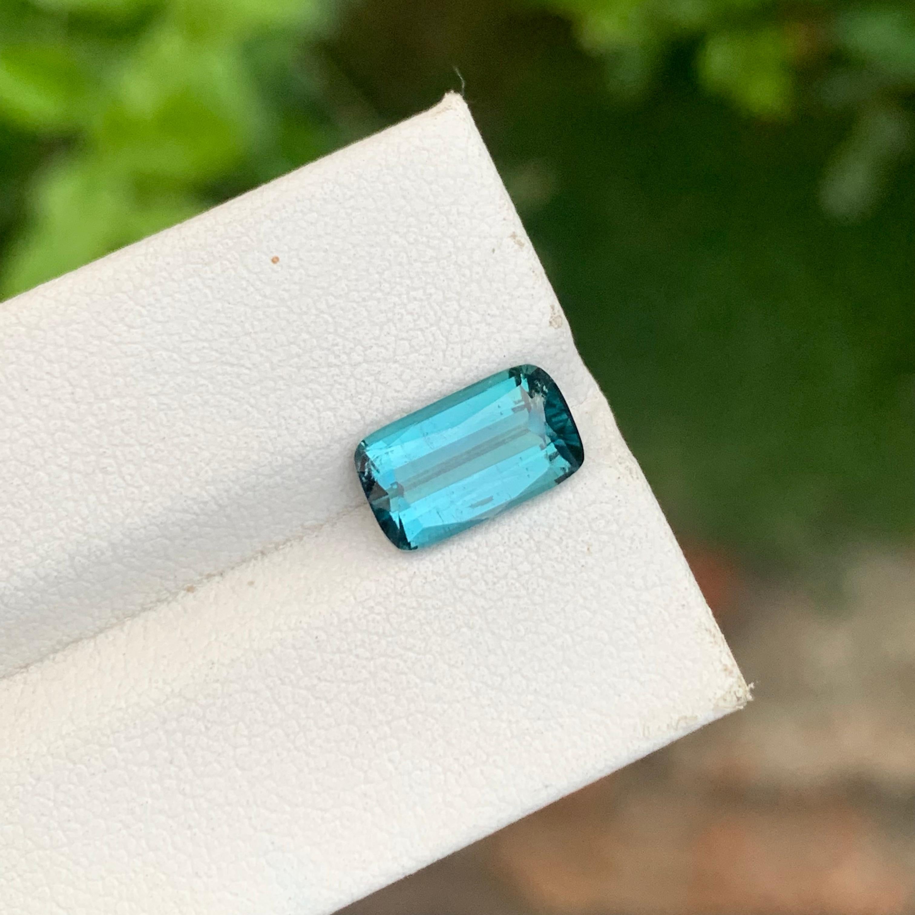 Arts and Crafts 2.40 Carat Natural Loose Blue Seafoam Tourmaline Long Cushion Shape Gemstone (pierre précieuse en forme de coussin) en vente