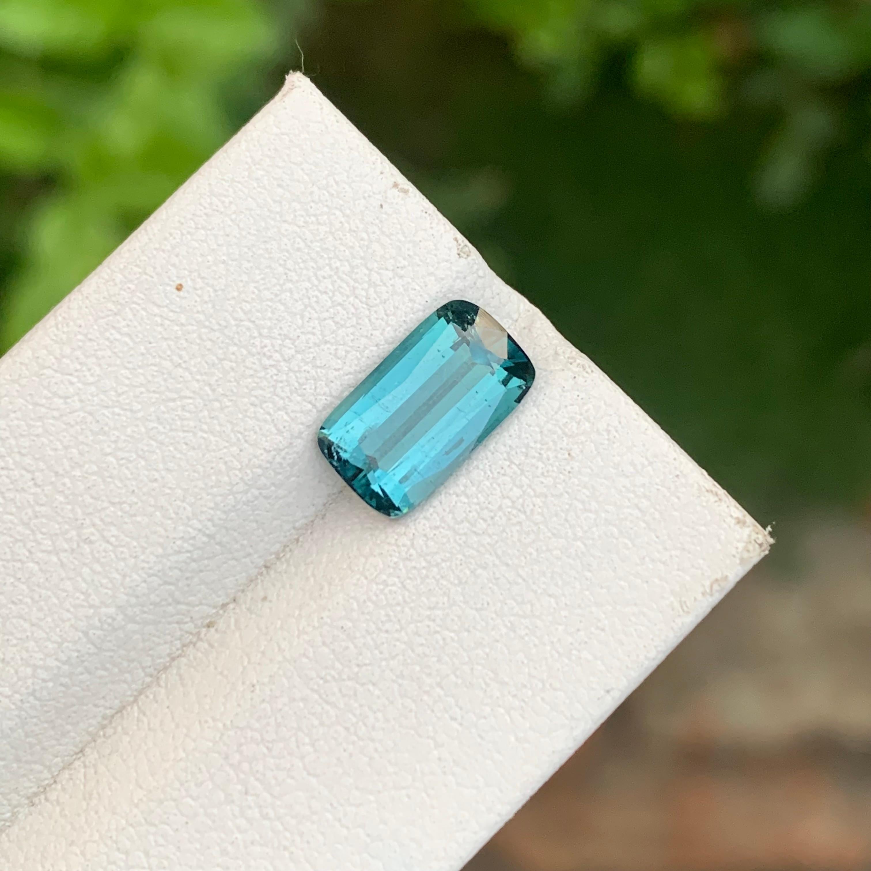 Taille coussin 2.40 Carat Natural Loose Blue Seafoam Tourmaline Long Cushion Shape Gemstone (pierre précieuse en forme de coussin) en vente
