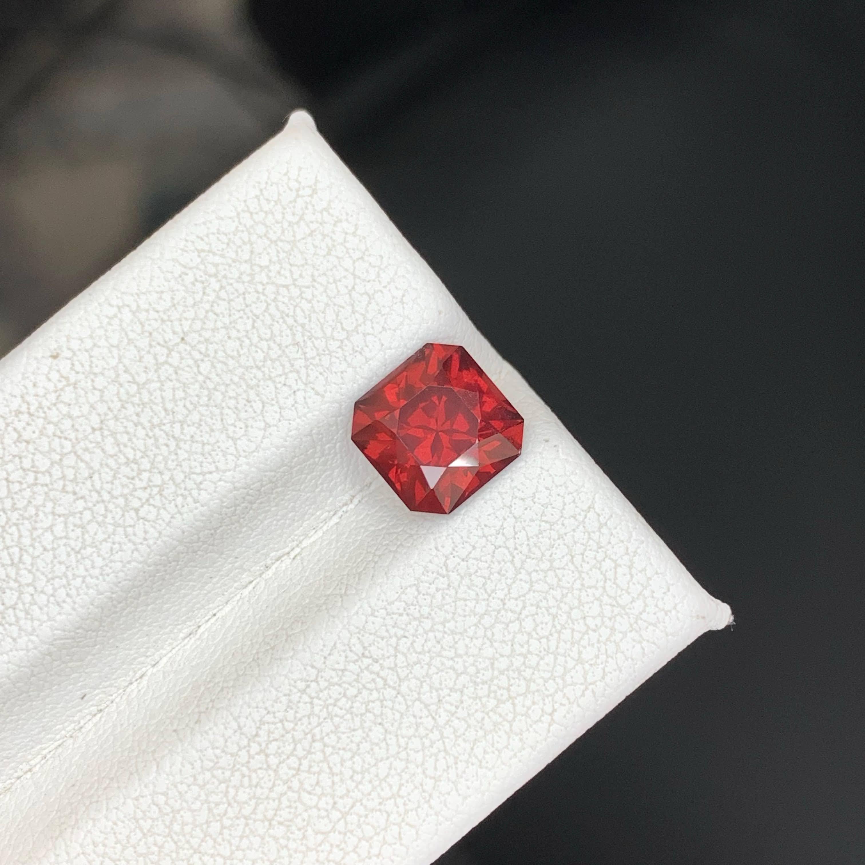 2,40 Karat Natürlicher loser leuchtend roter Granat Stein Asscher Schliff Tansanischer Edelstein (Moderne) im Angebot