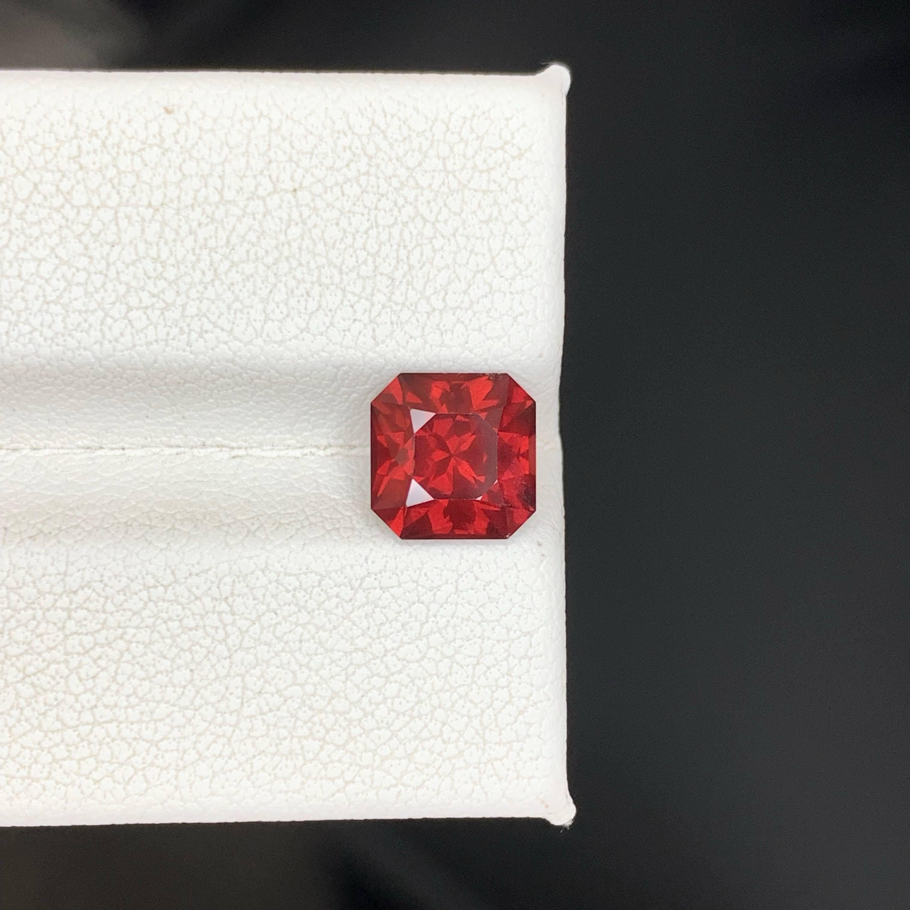 2,40 Karat Natürlicher loser leuchtend roter Granat Stein Asscher Schliff Tansanischer Edelstein im Zustand „Neu“ im Angebot in Bangkok, TH