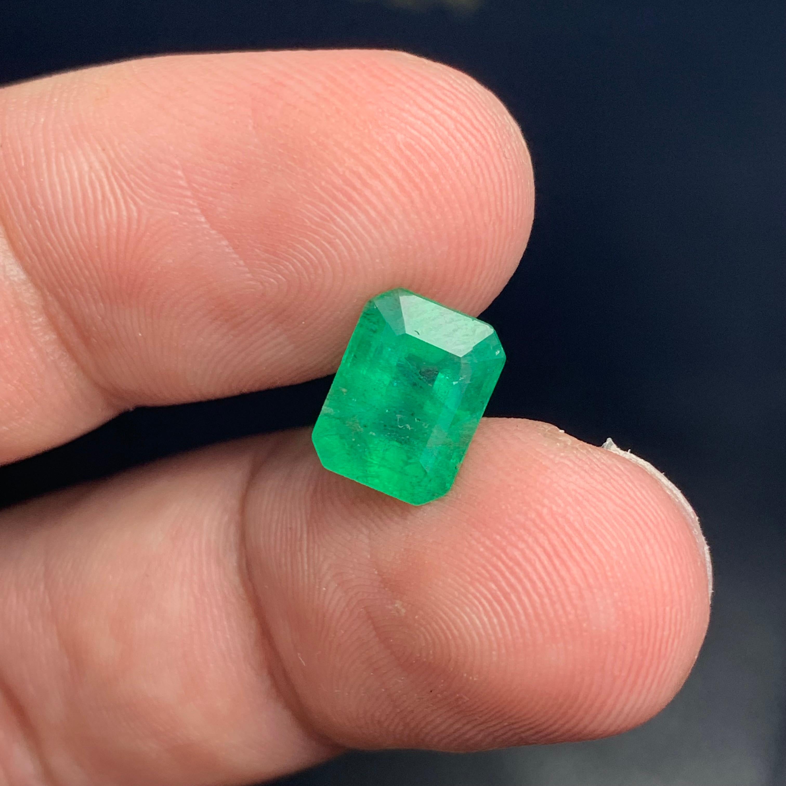 Gemma di smeraldo naturale sciolta da 2.40 carati proveniente dalla miniera dello Zambia, Africa in vendita 2