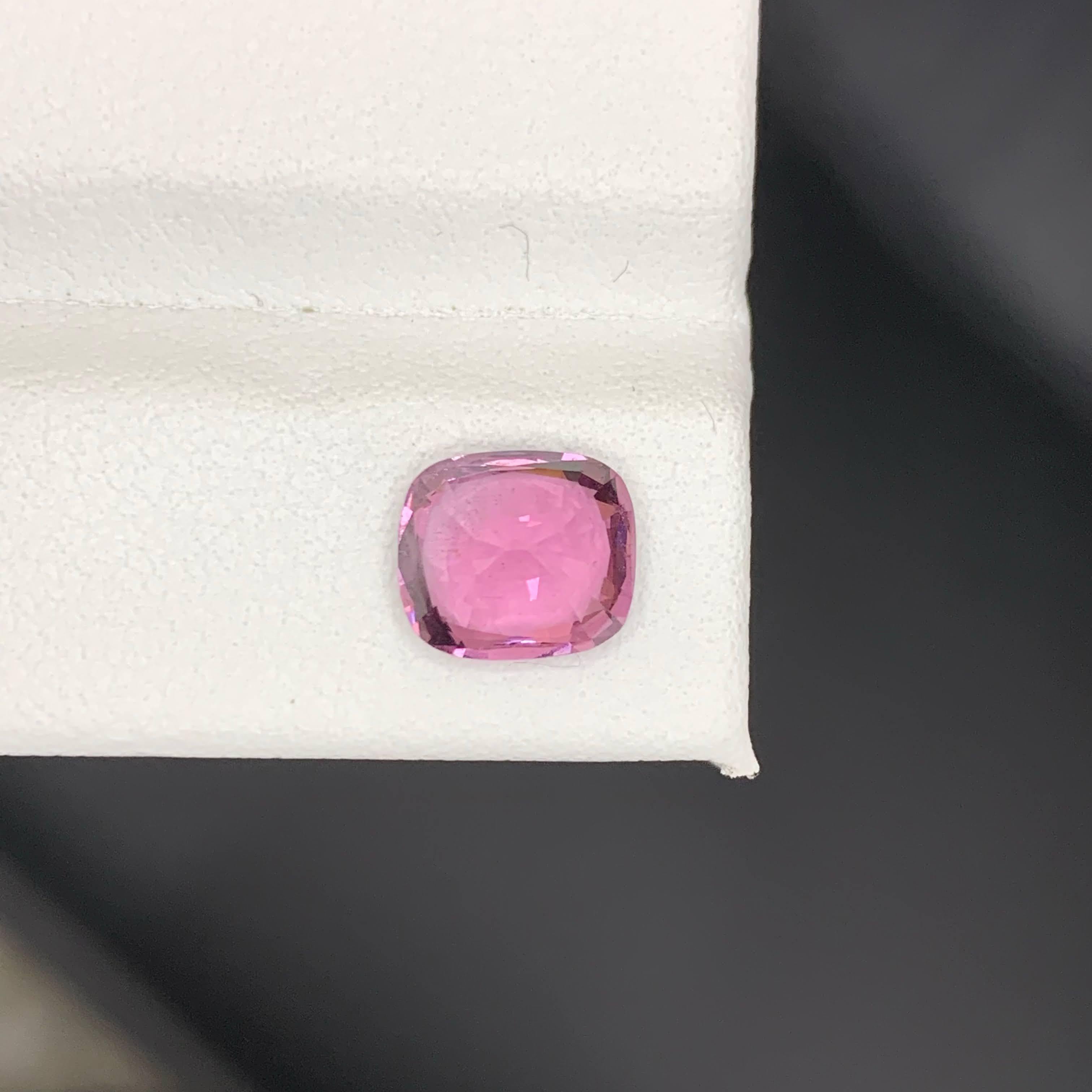 2.40 Carat Natural Loose Hot Pink Spinel Stone Cushion Cut Tanzanian Gemstone (pierre précieuse tanzanienne) en vente 4