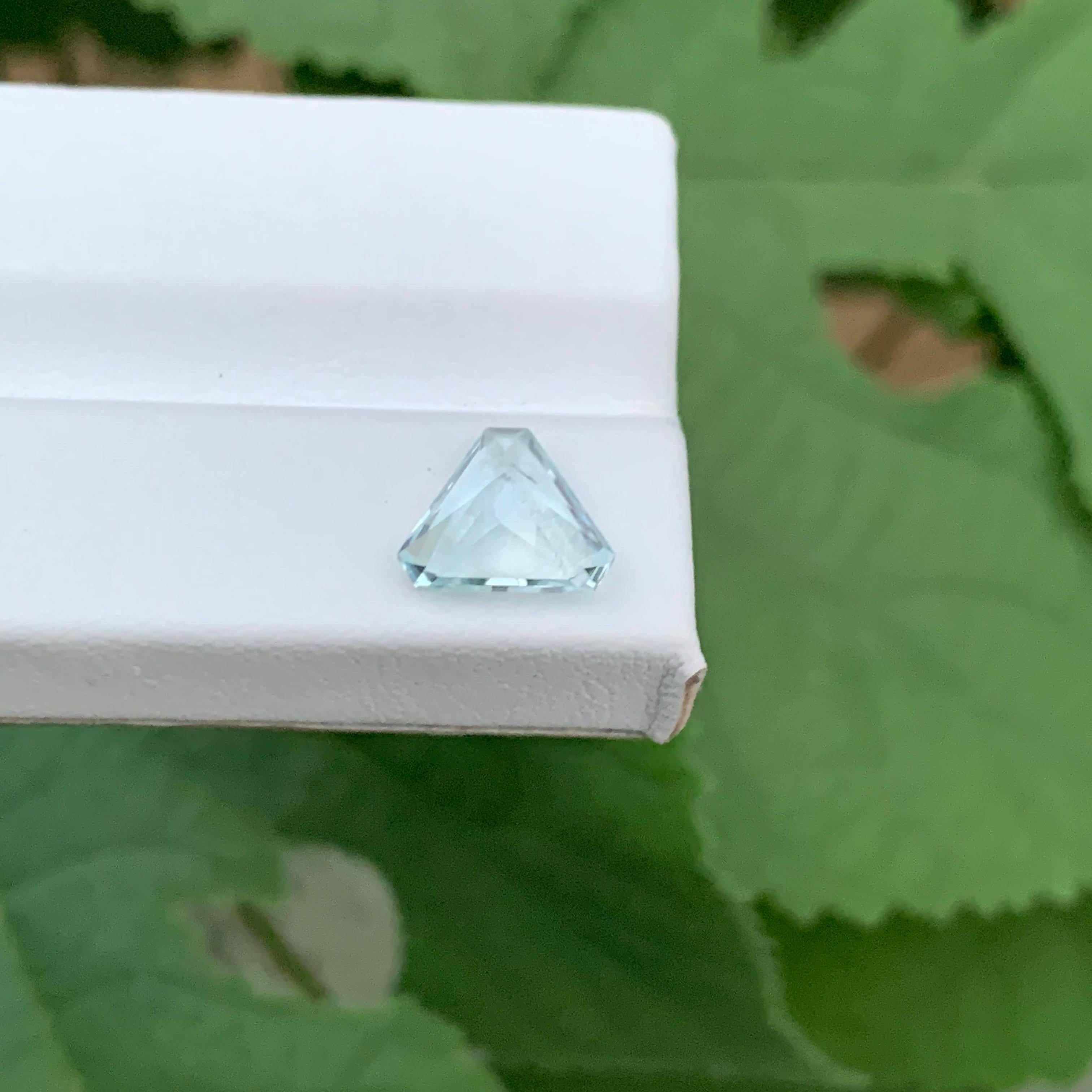 Modern 2.40 Carat Natural Loose Light Blue Aquamarine Trilliant Cut Pakistani Gemstone For Sale