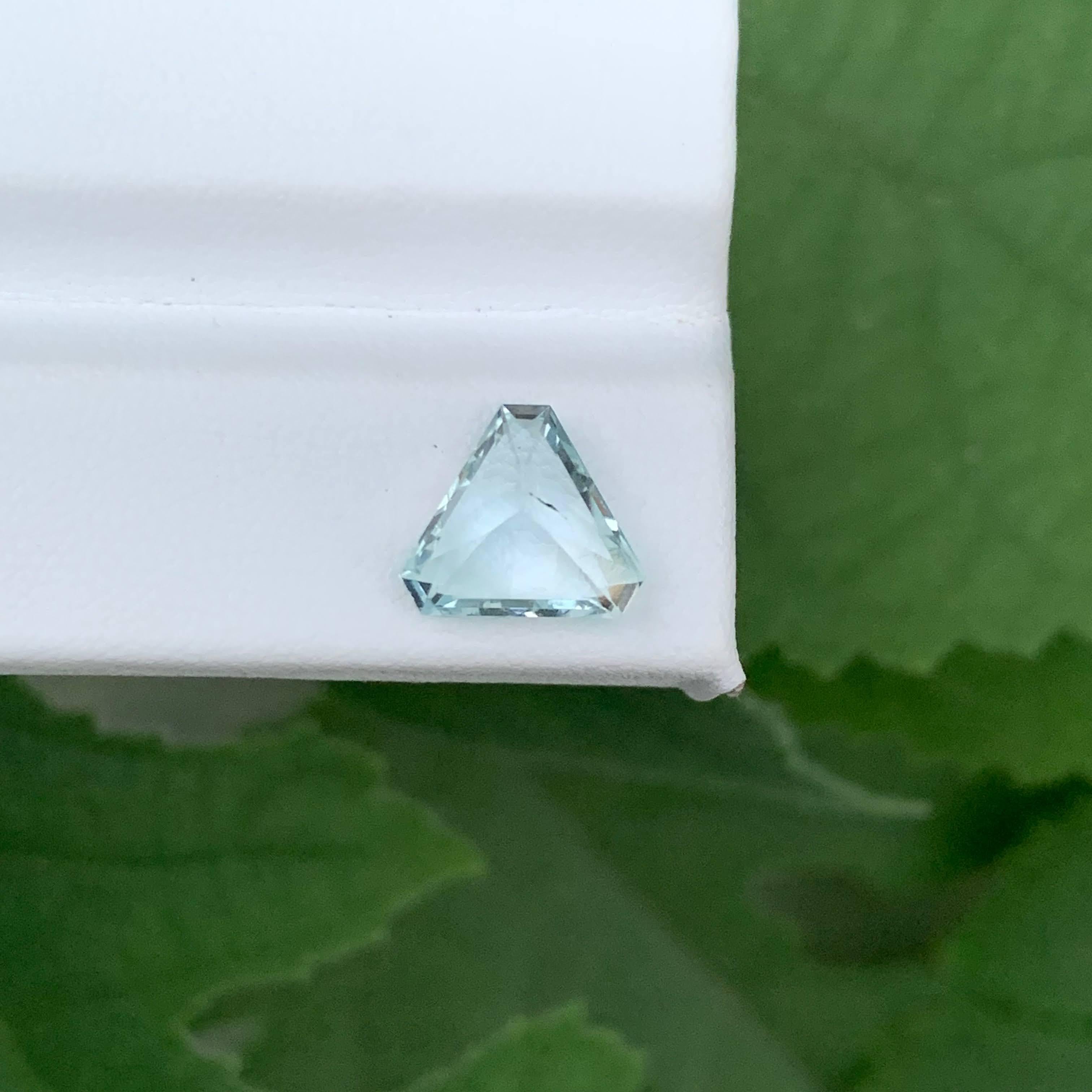 Trillion Cut 2.40 Carat Natural Loose Light Blue Aquamarine Trilliant Cut Pakistani Gemstone For Sale