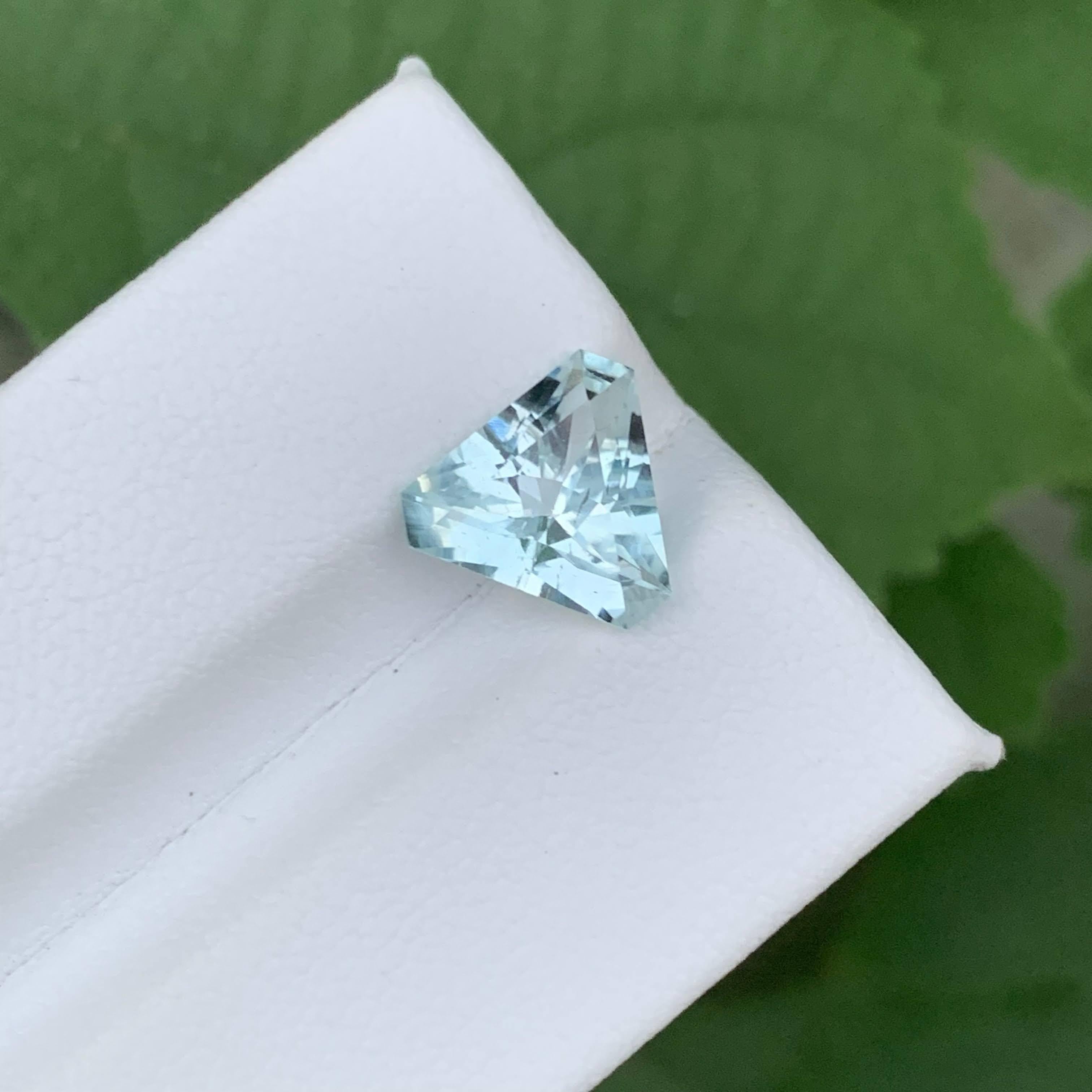 Women's or Men's 2.40 Carat Natural Loose Light Blue Aquamarine Trilliant Cut Pakistani Gemstone For Sale