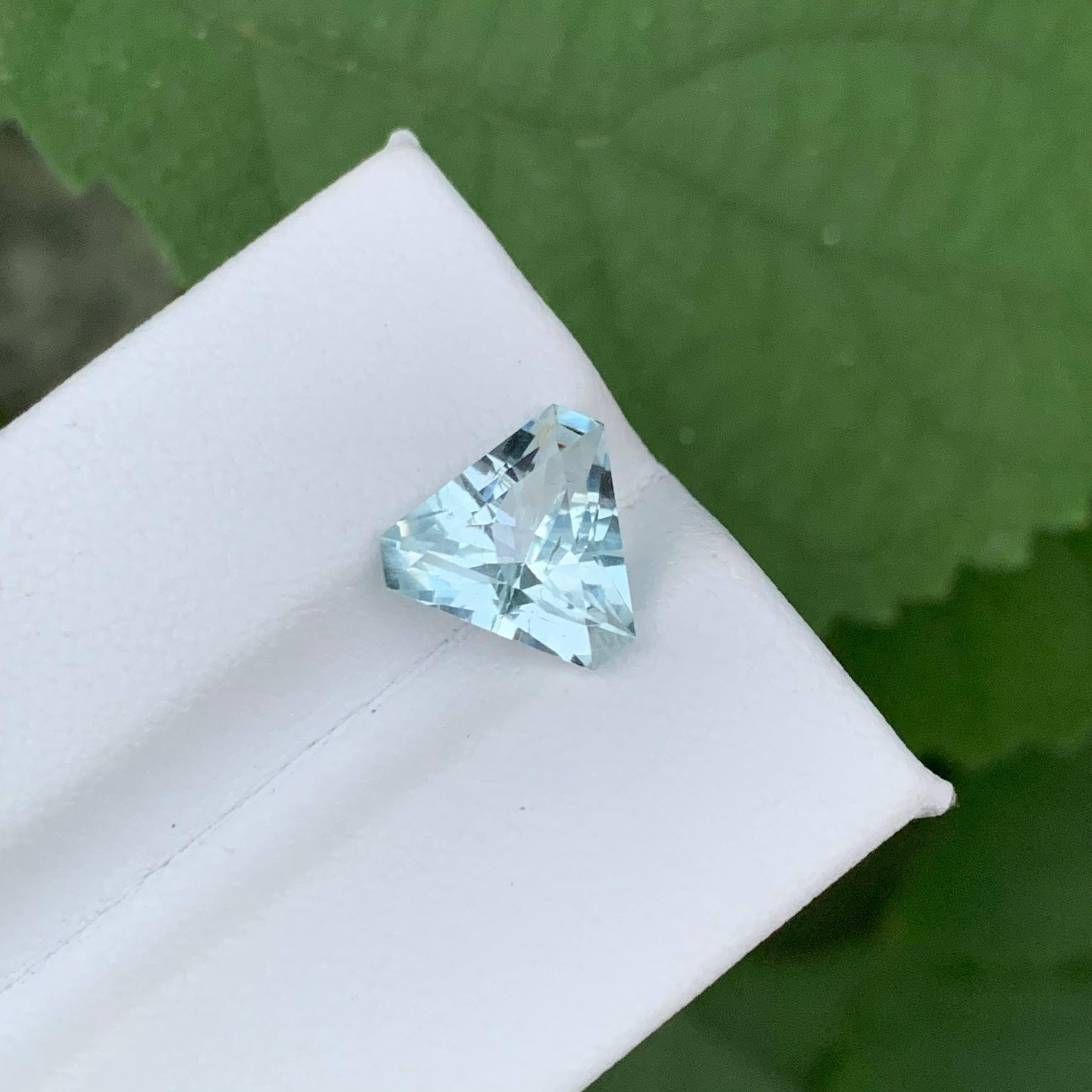 2.40 Carat Natural Loose Light Blue Aquamarine Trilliant Cut Pakistani Gemstone For Sale 1