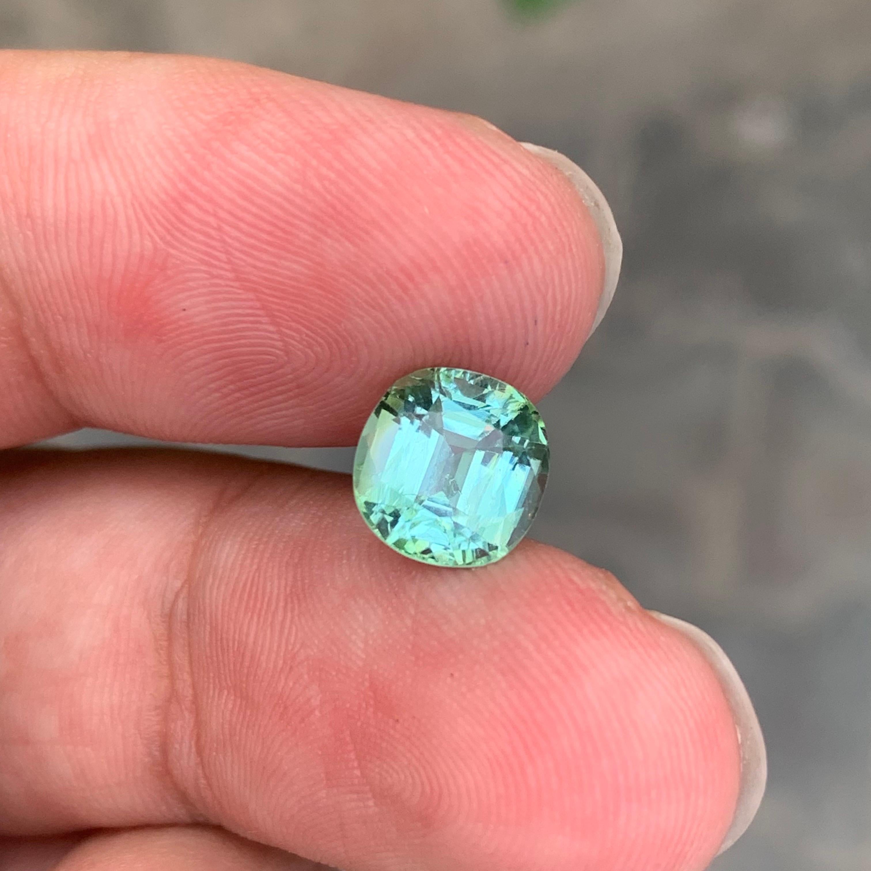 2.40 Carat Natural Loose Mint Tourmaline Cushion Shape Gemstone (pierre précieuse en forme de coussin) en vente 4