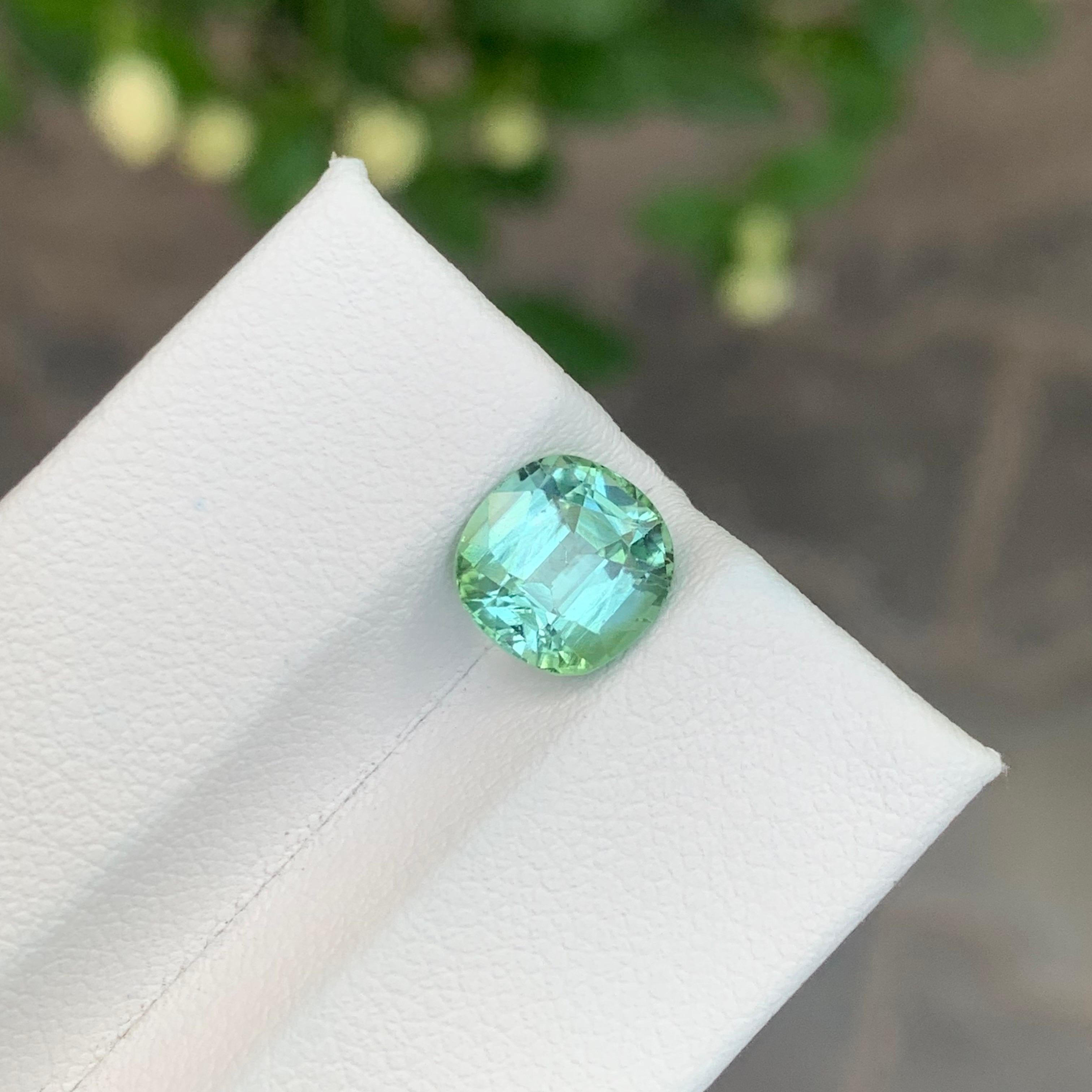 Taille coussin 2.40 Carat Natural Loose Mint Tourmaline Cushion Shape Gemstone (pierre précieuse en forme de coussin) en vente