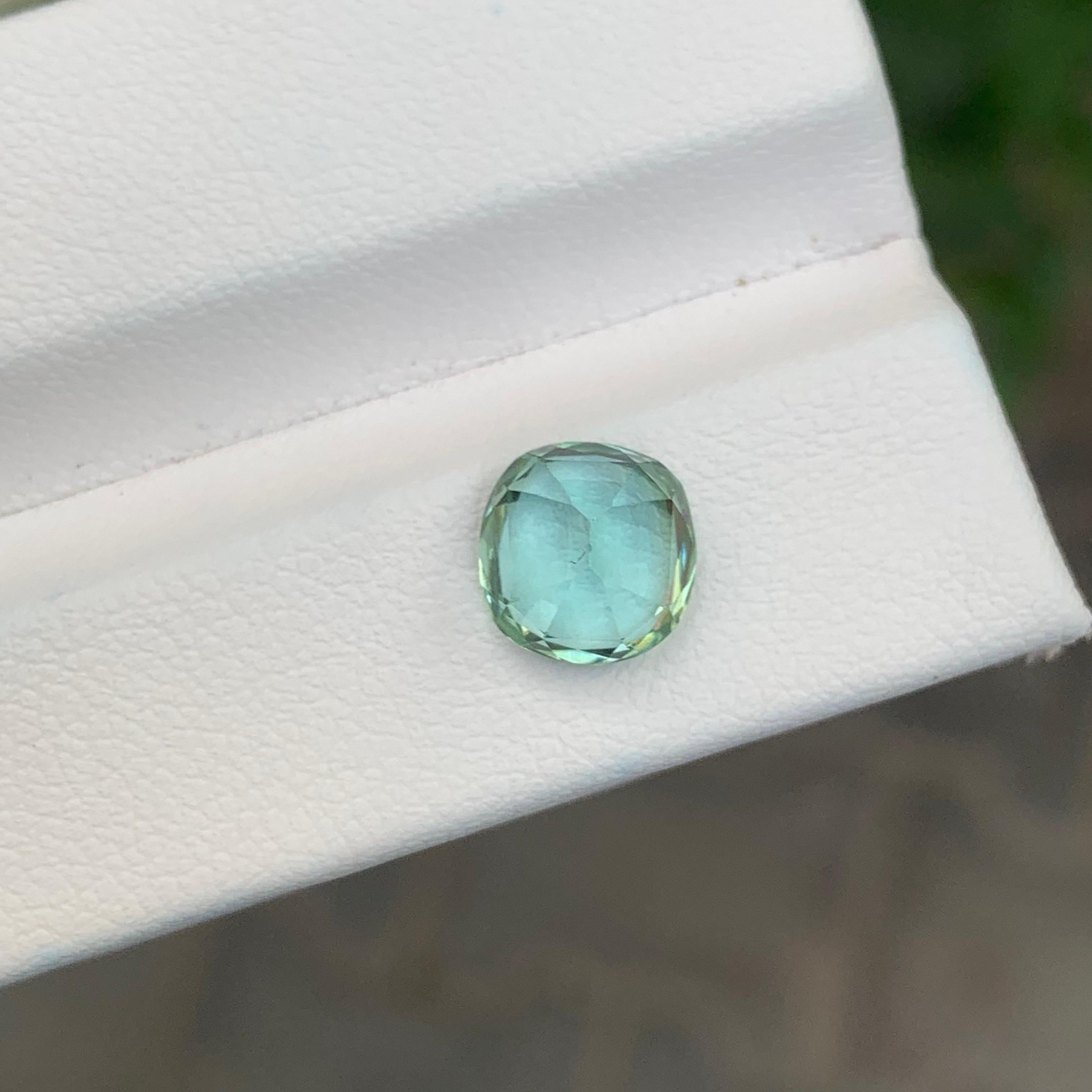 2.40 Carat Natural Loose Mint Tourmaline Cushion Shape Gemstone (pierre précieuse en forme de coussin) en vente 3