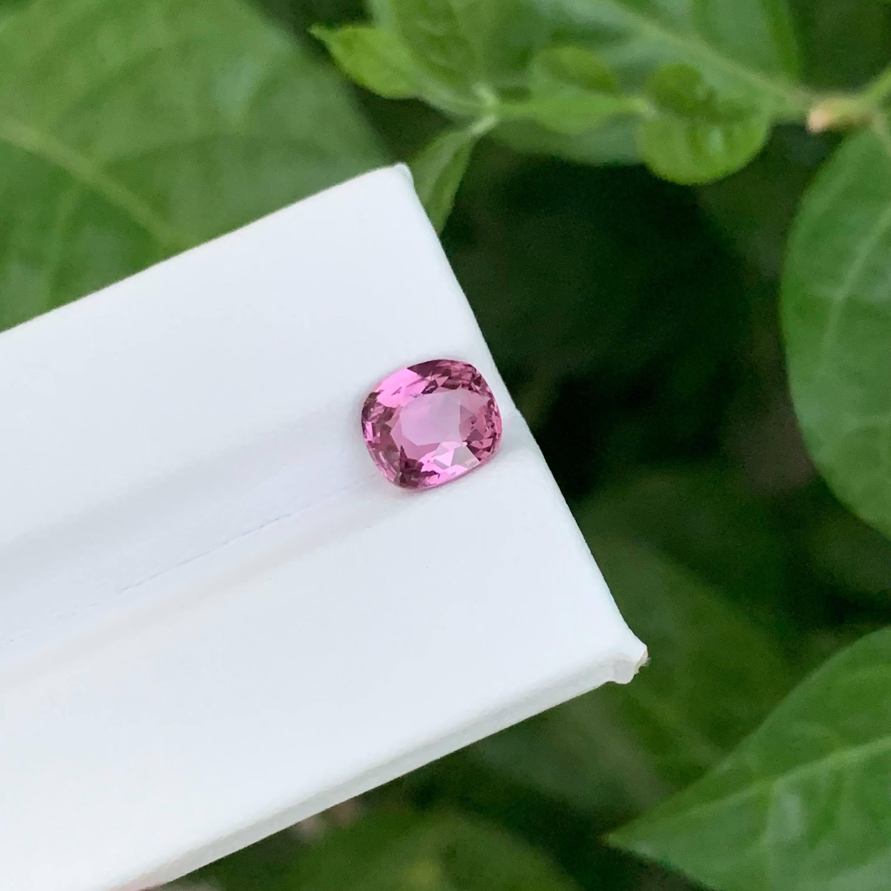 2.40 Karat Natürlicher Loser Rosa Spinell Stein Kissenschliff Tansanischer Edelstein (Moderne) im Angebot