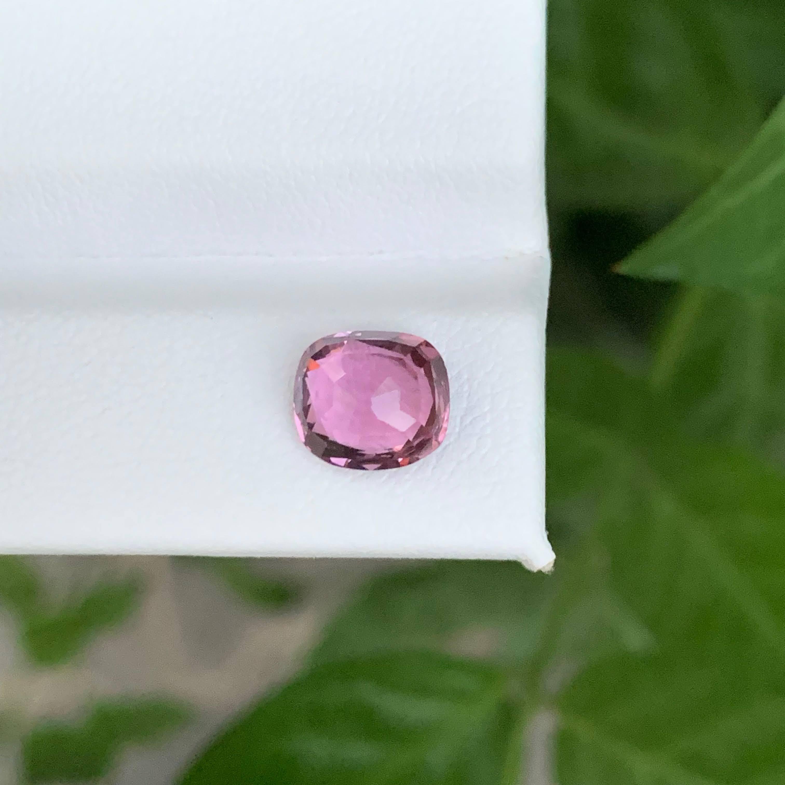 2.40 Karat Natürlicher Loser Rosa Spinell Stein Kissenschliff Tansanischer Edelstein für Damen oder Herren im Angebot