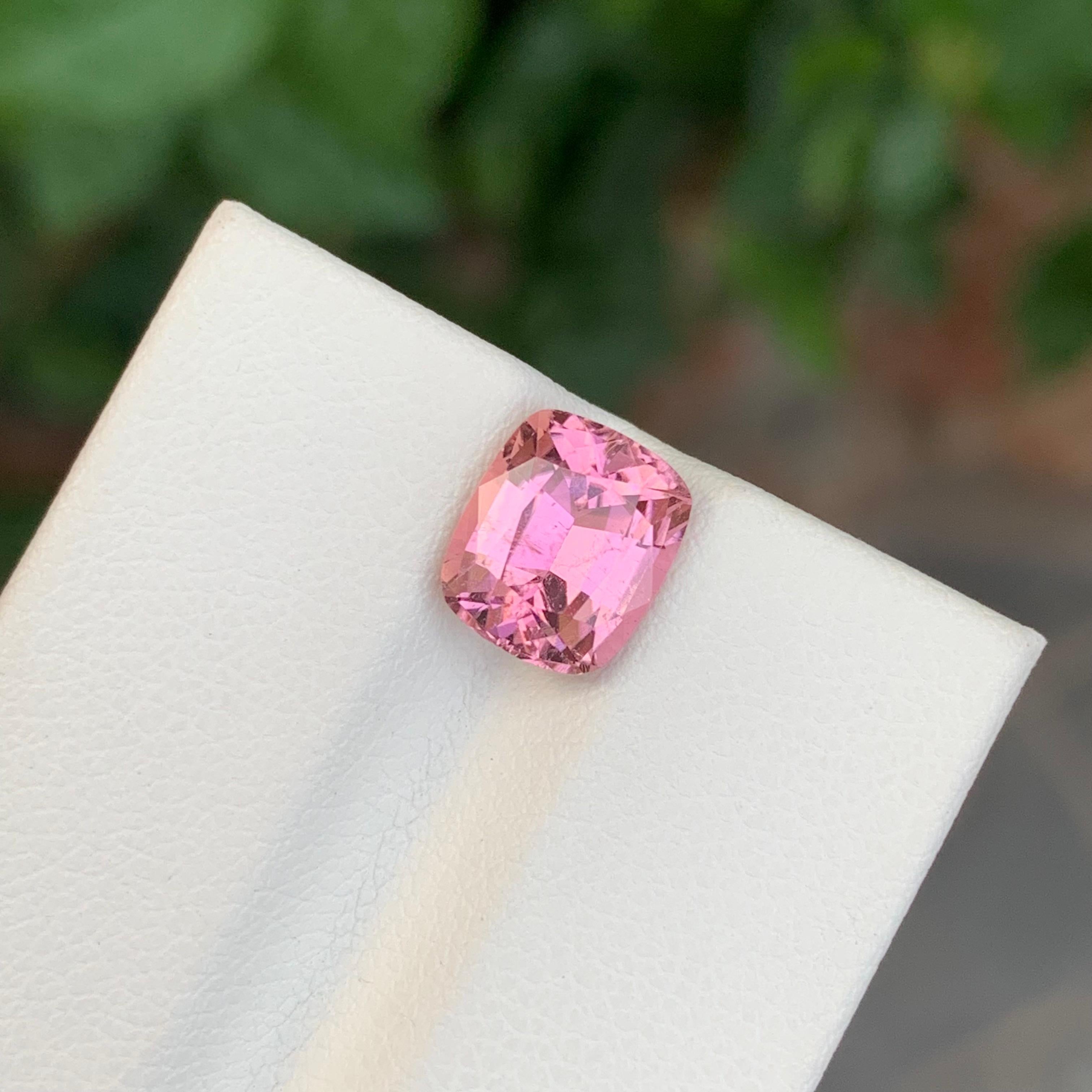 2,40 Karat natürlicher loser rosa Turmalin Cushion Shape Edelstein im Zustand „Neu“ im Angebot in Peshawar, PK