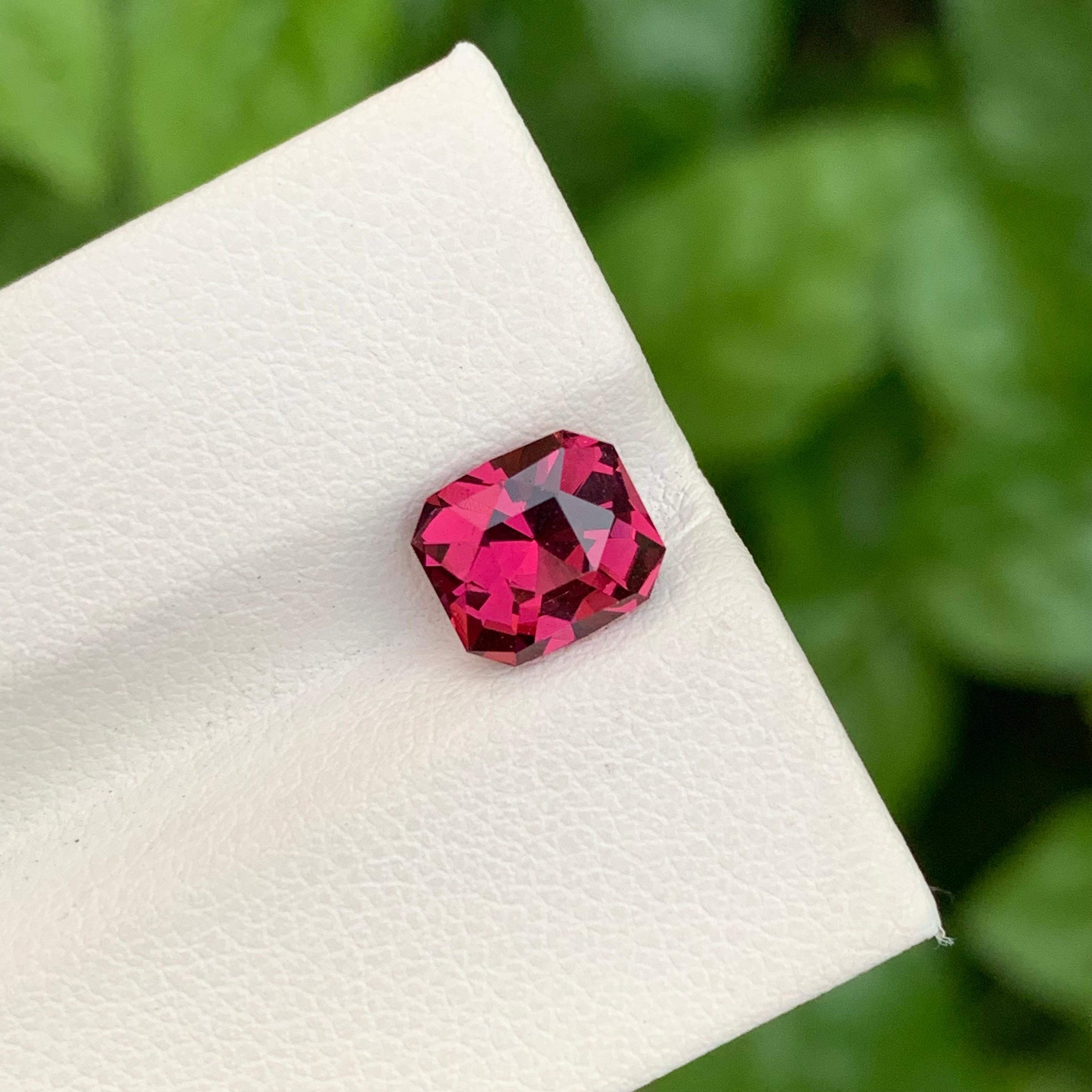 2.40 quilates de granate rodolita natural suelto en forma de cojín para joyería en Nuevo estado para la venta en Peshawar, PK