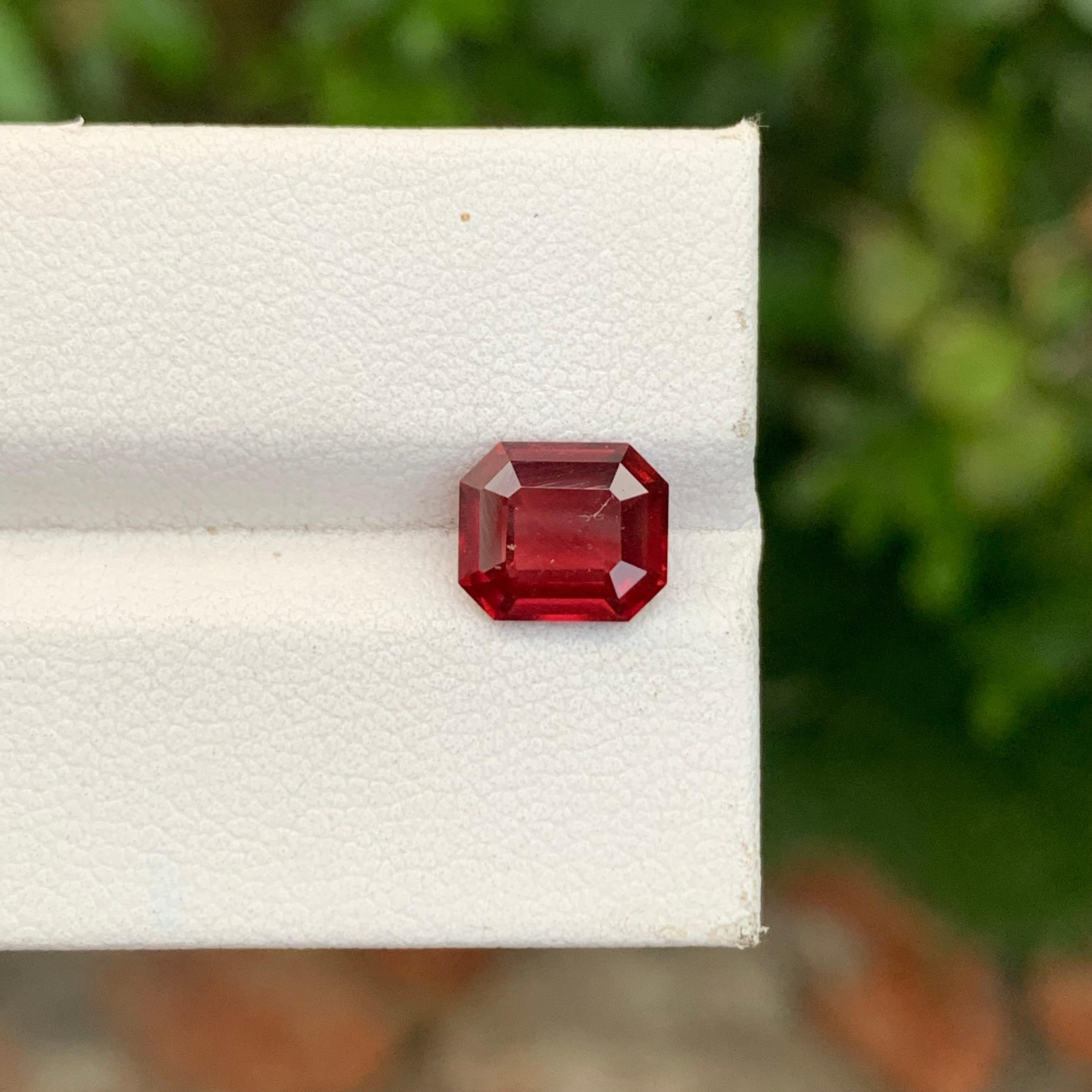 2,40 Karat natürlicher loser Rhodolith Granat Smaragd Form Edelstein für Ring für Damen oder Herren im Angebot