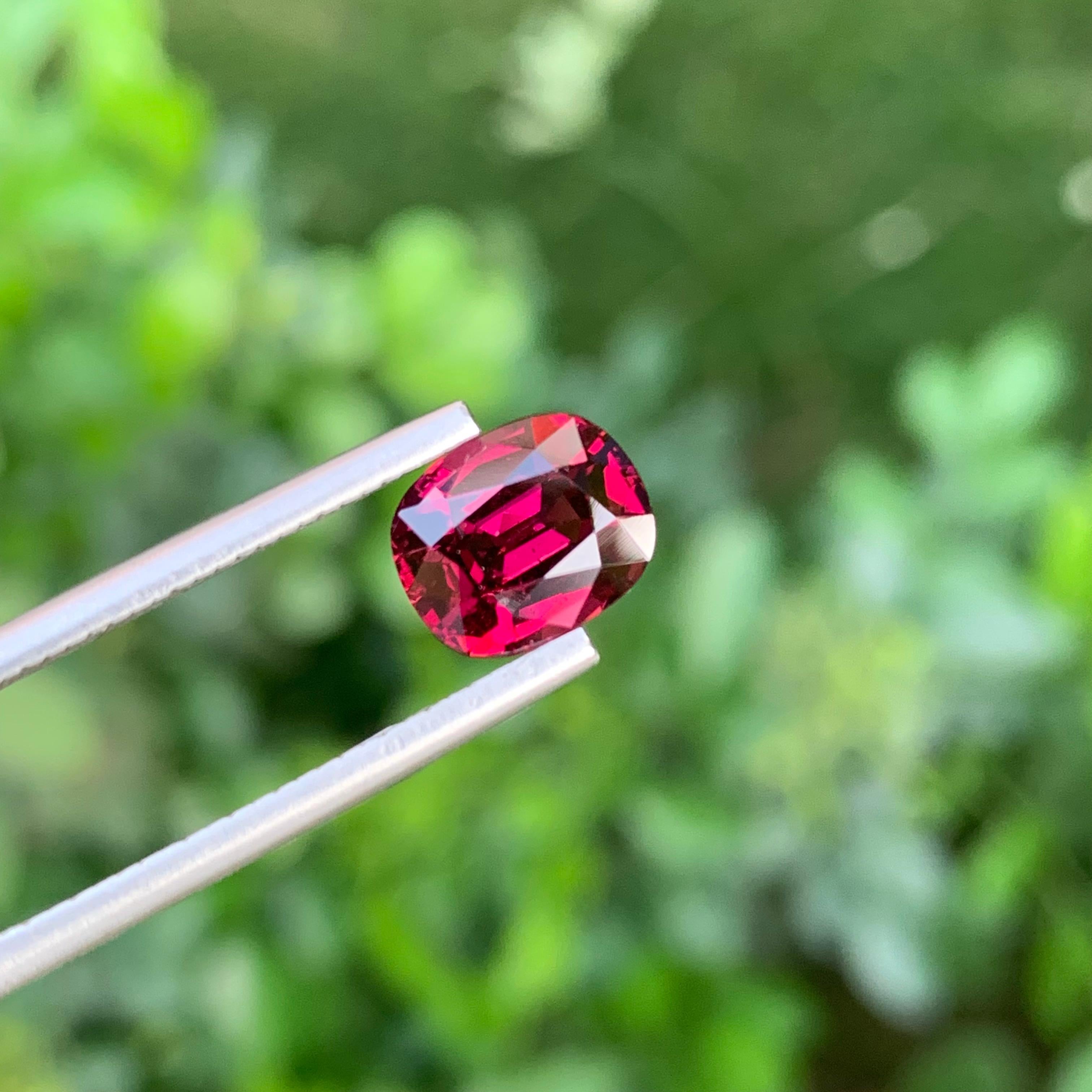2,40 Karat natürlicher loser Rhodolith-Granat in ovaler Form für Ring im Angebot 3