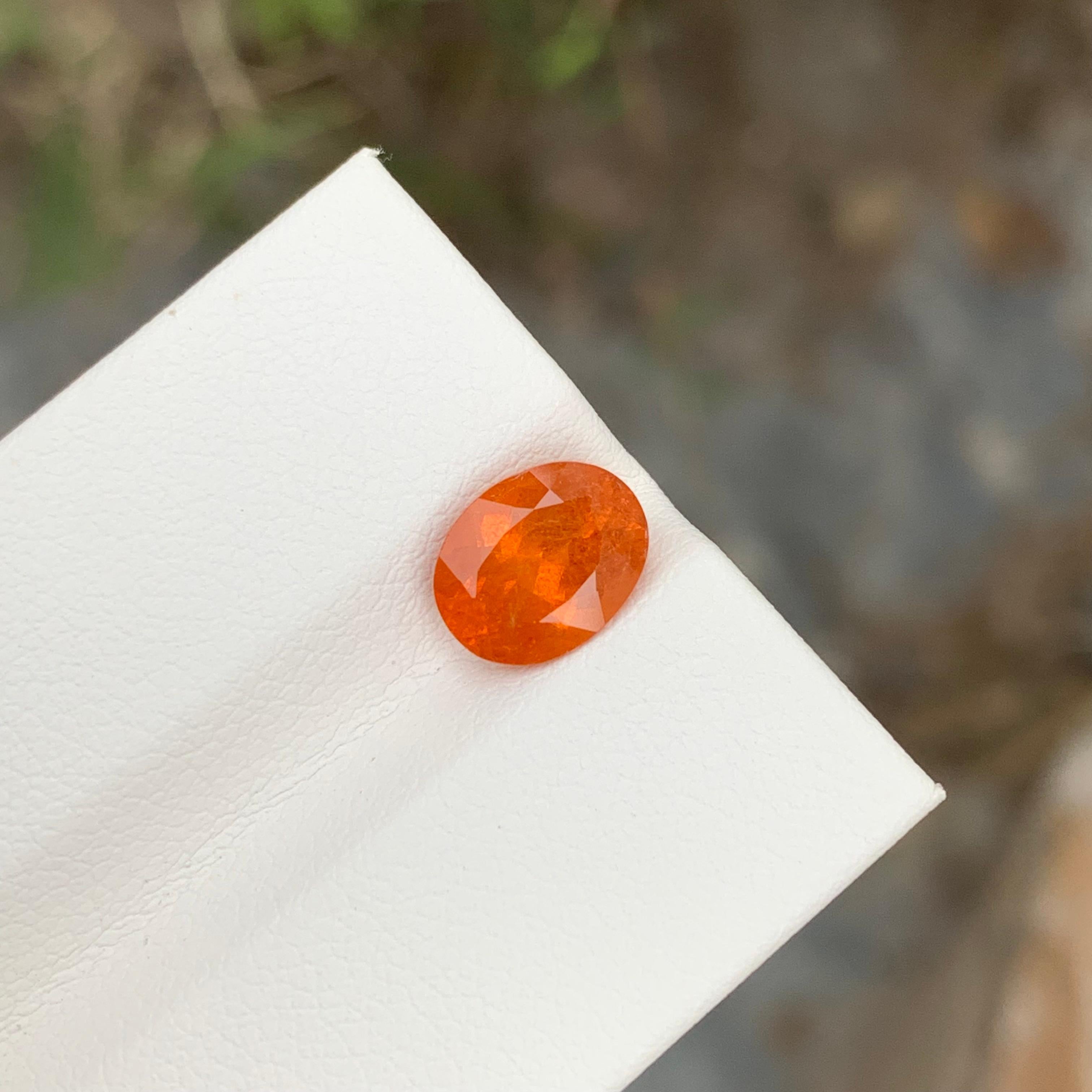 2.40 Carat Natural Loose Spessartine Garnet Oval Shape Gem For Ring Jewellery In New Condition For Sale In Peshawar, PK