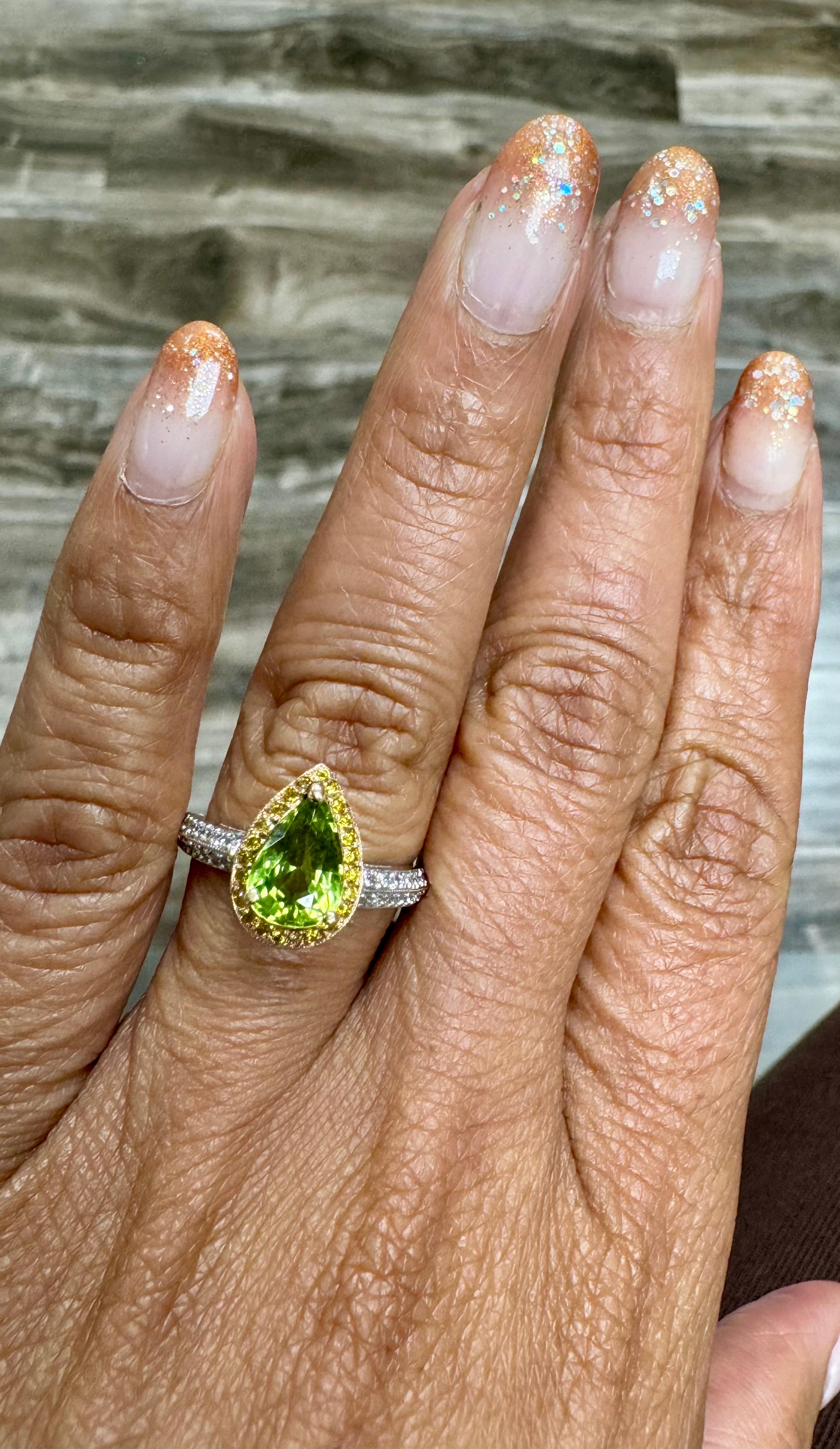 2,40 Karat natürlicher Peridot Diamant 18 Karat Weißgold Verlobungsring im Angebot 4
