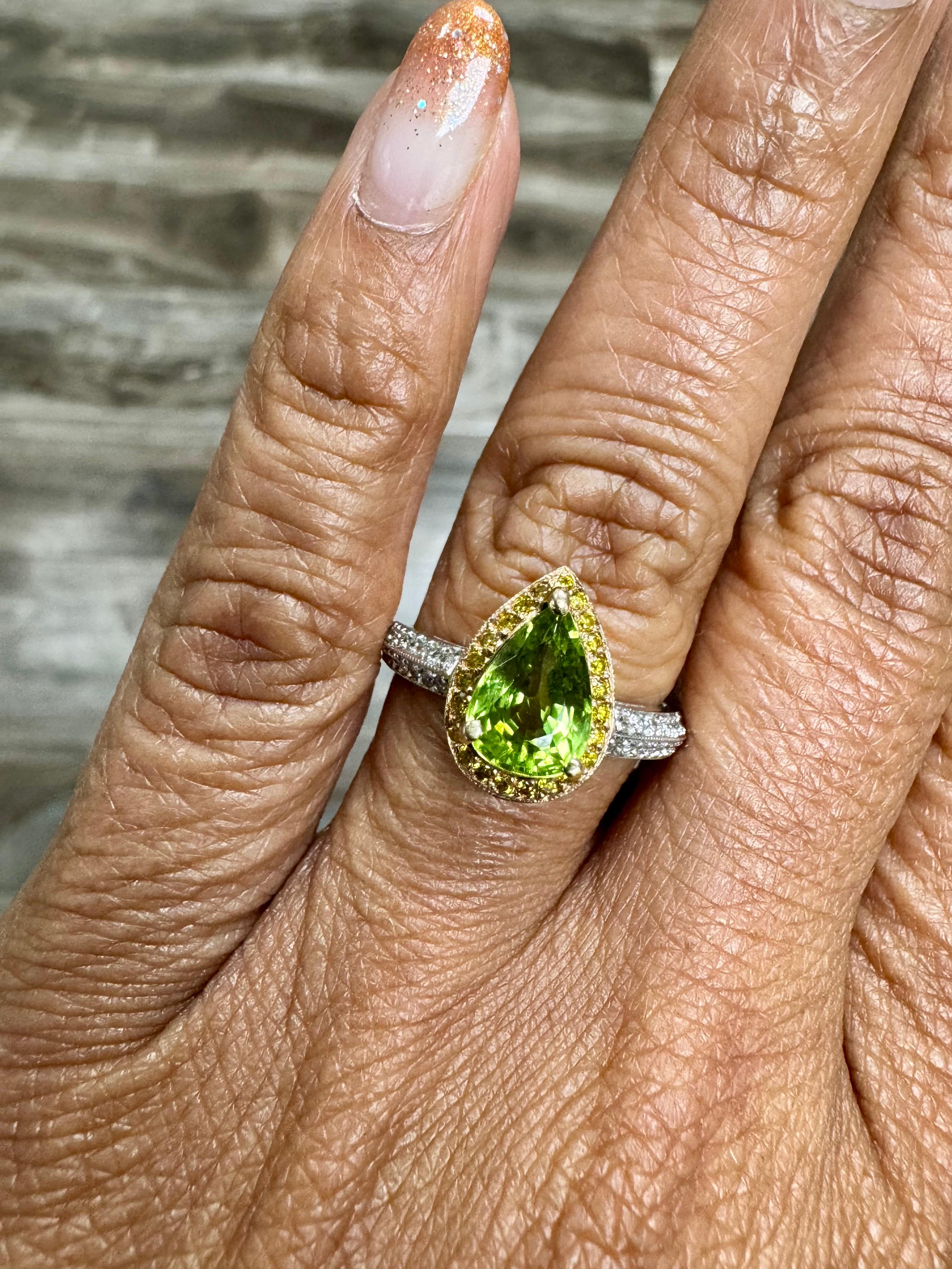 2,40 Karat natürlicher Peridot Diamant 18 Karat Weißgold Verlobungsring im Angebot 5