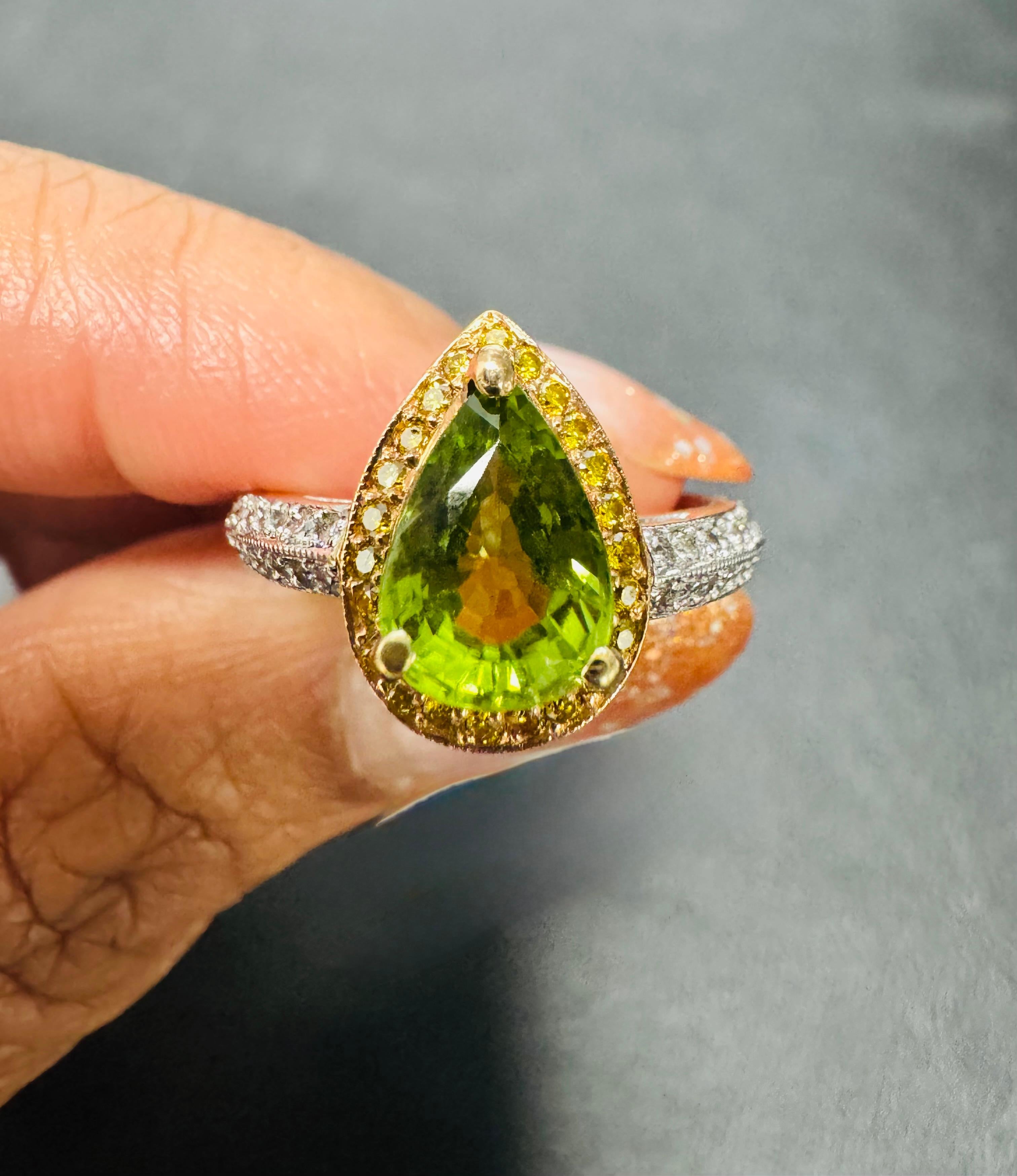 2,40 Karat natürlicher Peridot Diamant 18 Karat Weißgold Verlobungsring im Angebot 7
